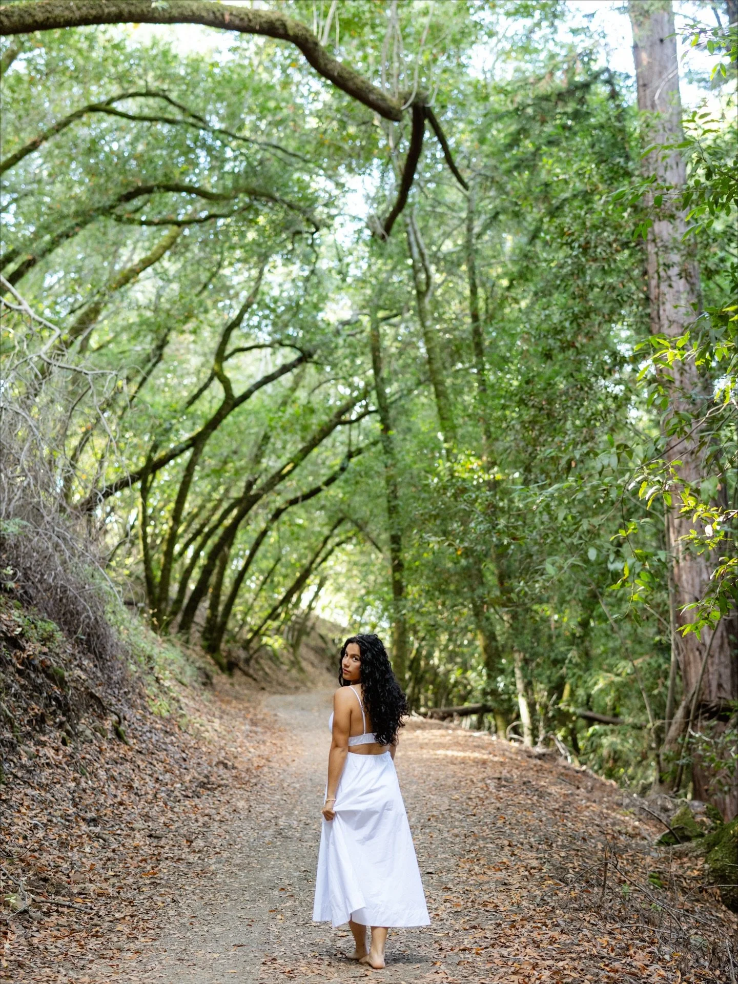 Loved the change of scenery for this gorgeous senior session! ✨ @daniellamartinez_21 we couldn&rsquo;t have asked for a better afternoon!

.
.
.

#jihancerdaphotography #seniorgirl #prettylight #classof2026 #seniorportraits #seniorstyleguide #seniors