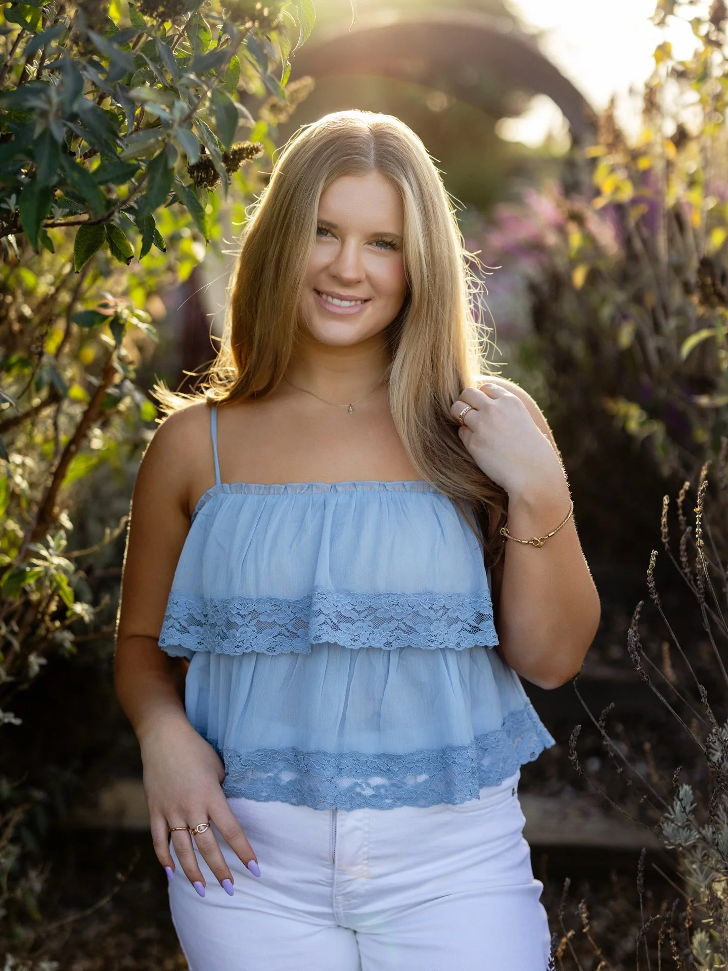 Soft light season showing off!✨ @sie.nnarose21 you&rsquo;re such a beauty!! I&rsquo;m SO excited to see you do amazing things and have the best senior year! 🥳
.
.
.

#jihancerdaphotography #seniorgirl #prettylight #classof2026 #seniorportraits #seni