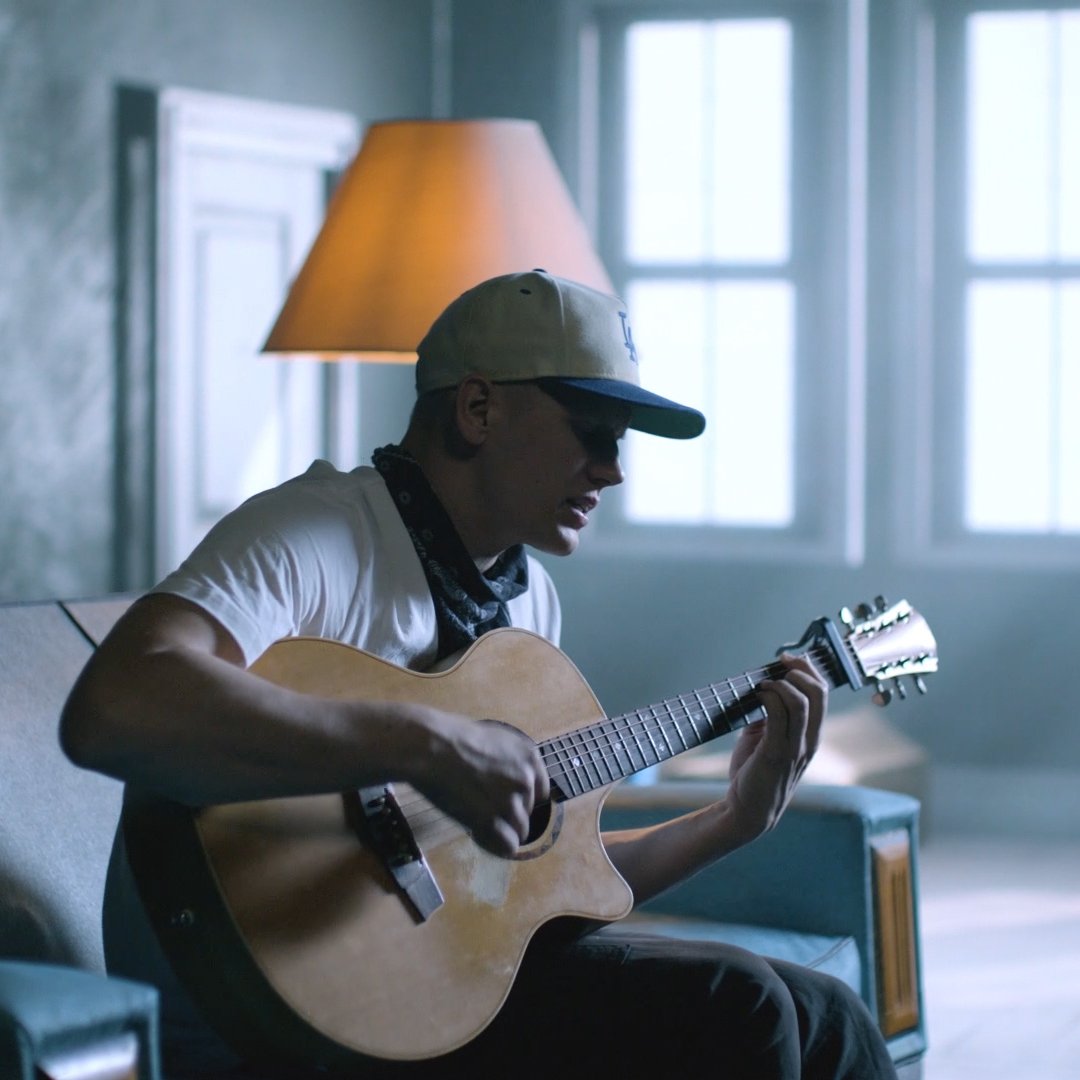 LOS LEO - Gold (Live Performance)