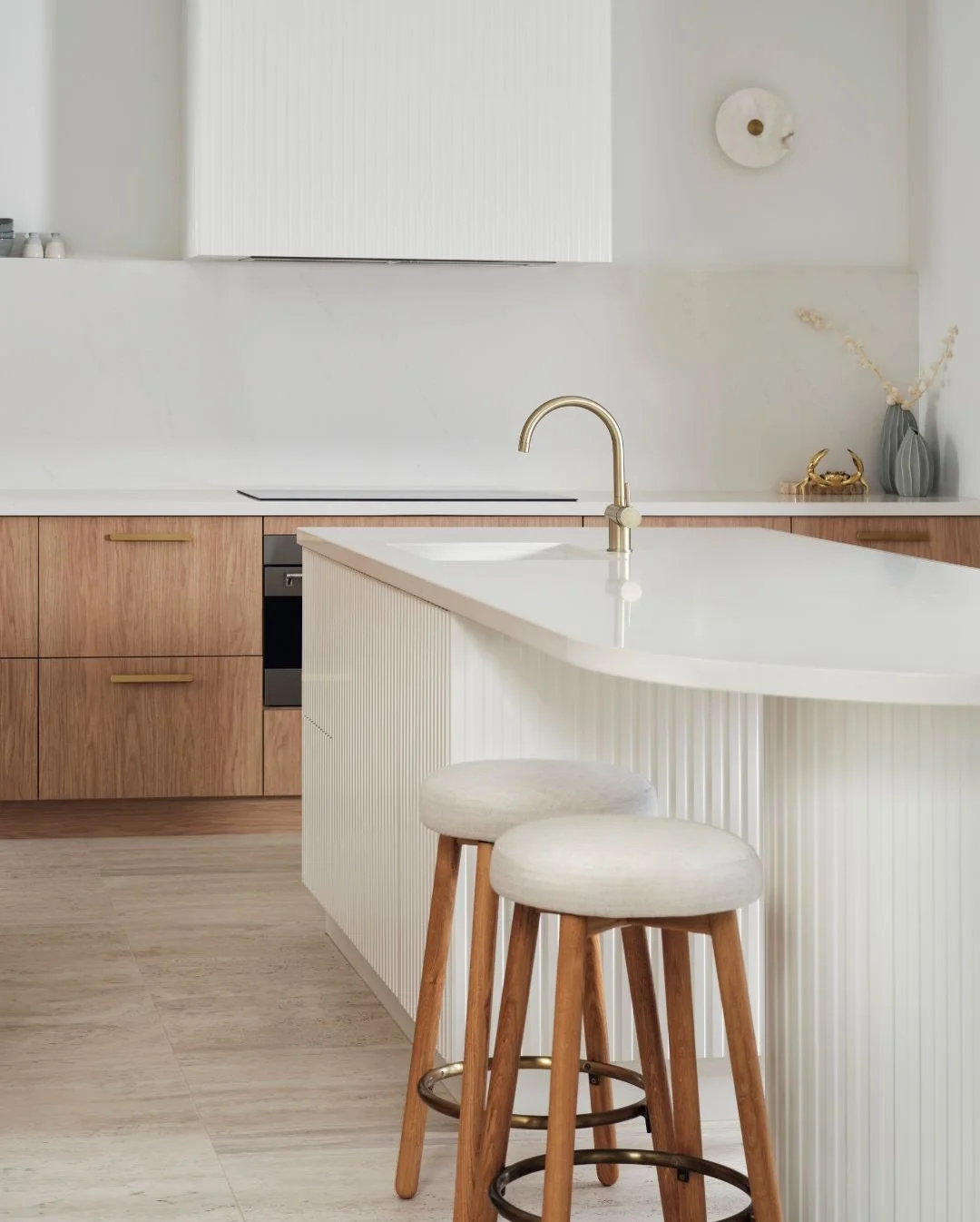 Subtle decisions, lasting impact.

Interior Design, joinery, furniture &amp; styling @tailorhouseinteriors
Builder @novushomes
Photography @dmaxphotography