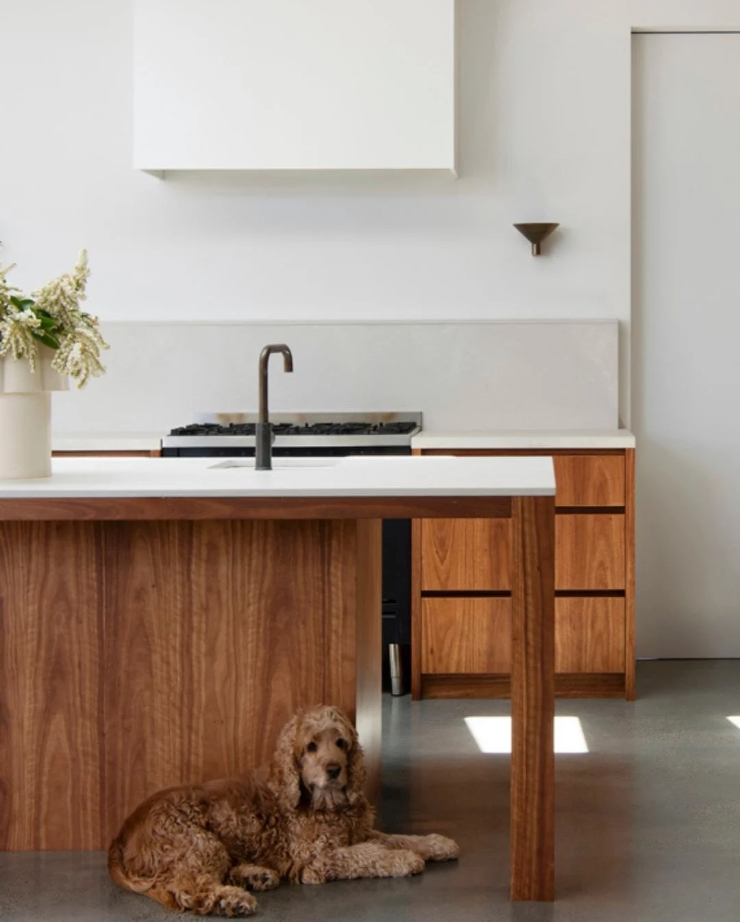 Refined spaces for everyday living.

Joniery Design
@tailorhouseinteriors

Building Designer
@darklight_design

Photography
@jody_darcy 

Cabinet Maker 
@lifestylecabinets