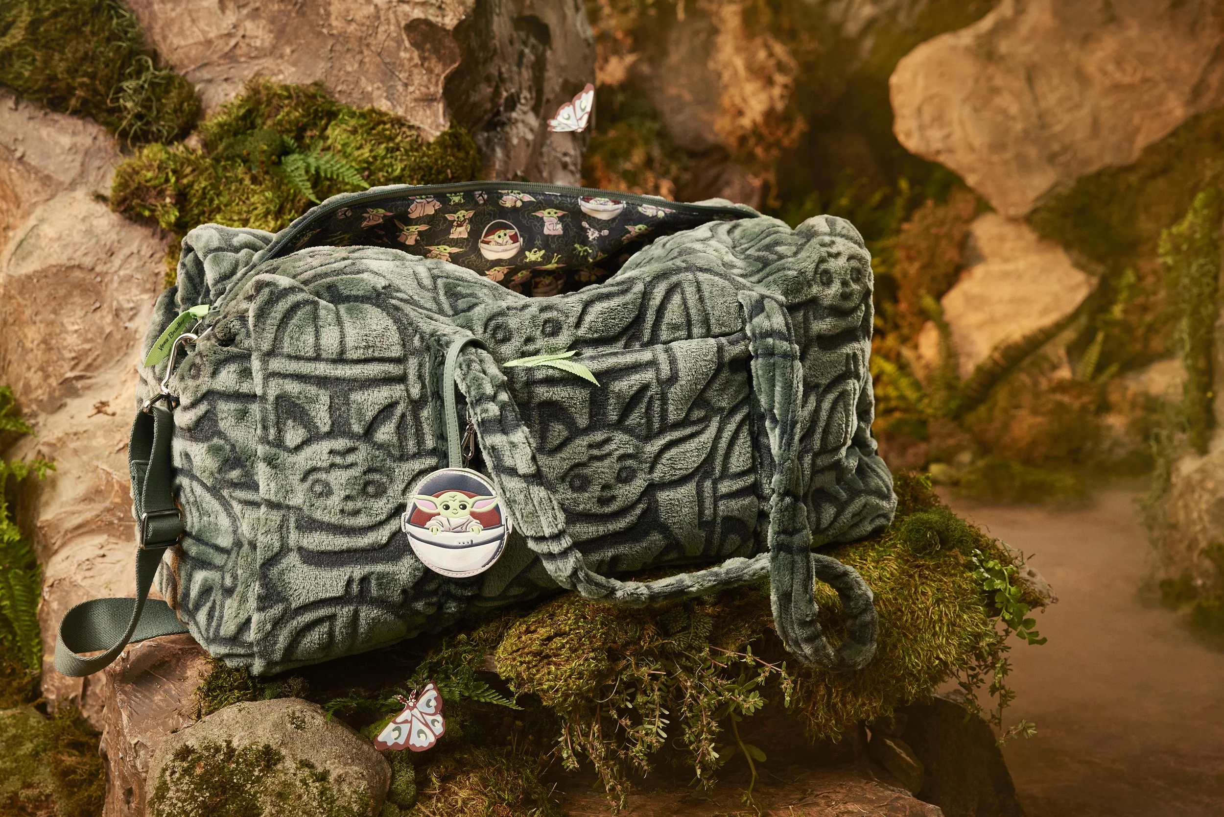 2022823_VBxMandalorian_Day1_Shot3_LgTravelDuffel_110.jpg