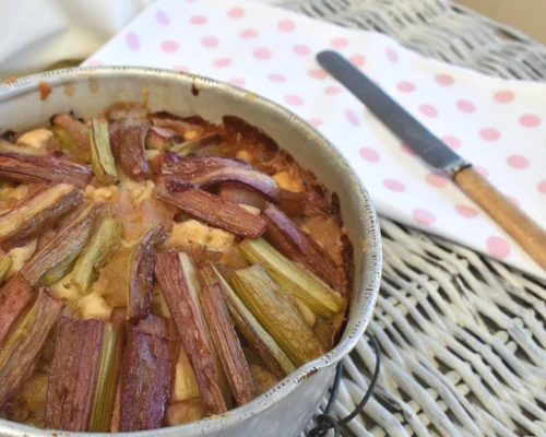 Blog graphic 500 x 400 Rhubarb cake 2.jpg