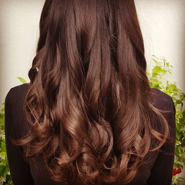 I am obsessed with healthy shiny hair. Long thick glorious soft and voluminous hair gives me so much joy. That's why I use haircolor with no ppd, no amonia and certified organic ingredients. #kemon #kemoncolor #yogreen #nayocolor #nayo #healthyhair #