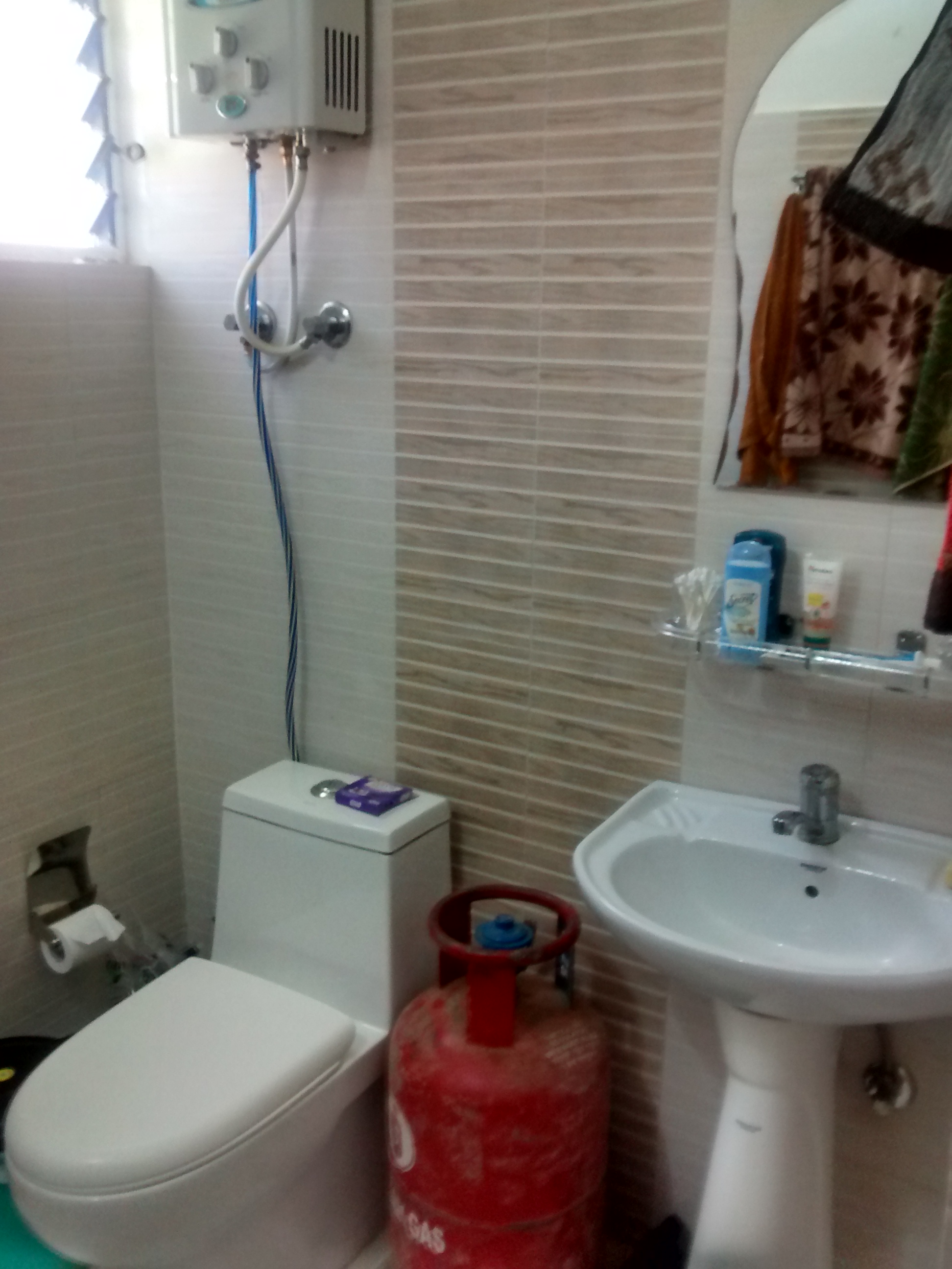 One of the major perks to this flat is that it came with an installed hot water geyser (many of our friends have bought their own or just heat water on the stove).