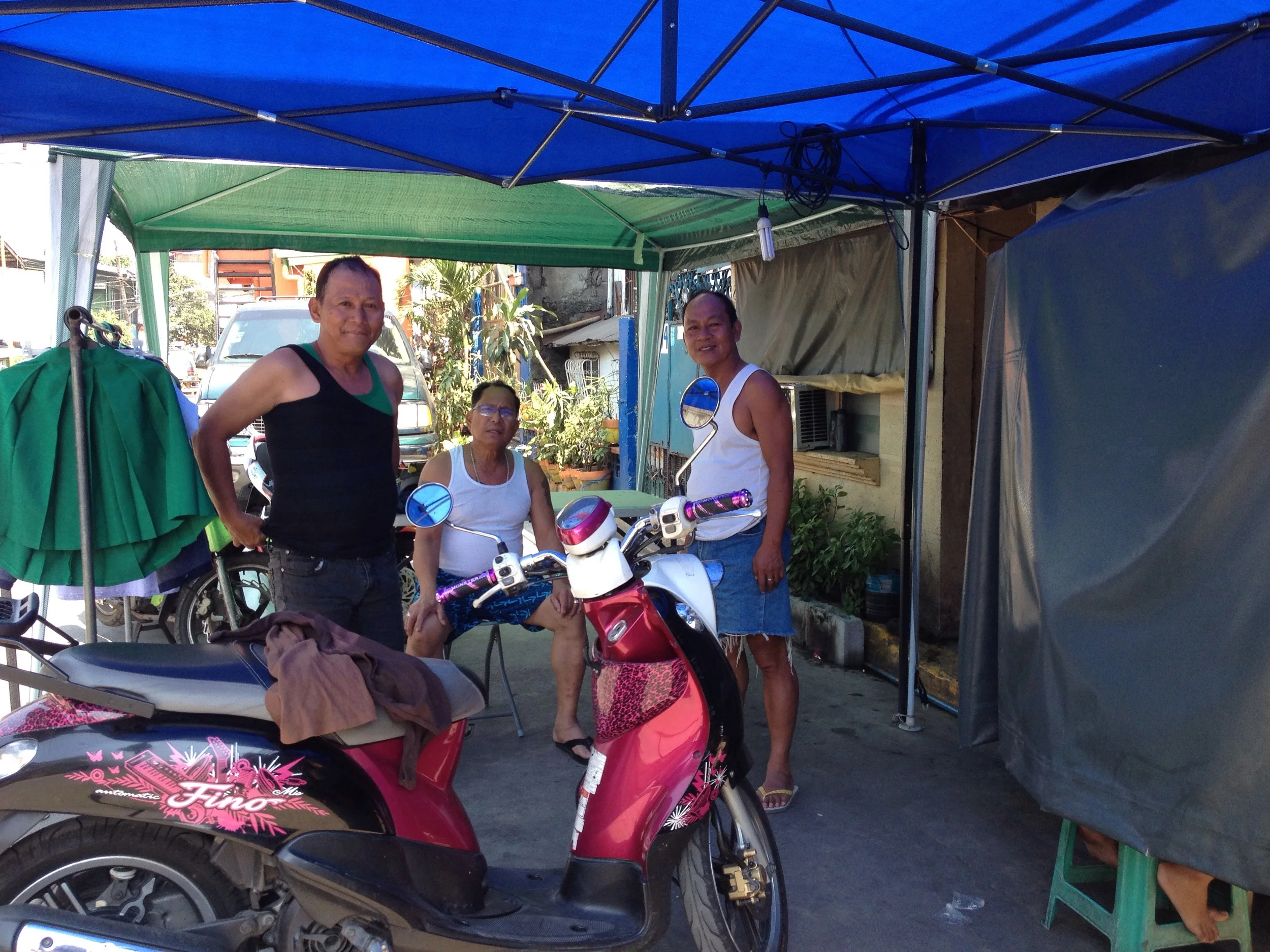 This family has a pop up tent usually rented for events but they uses theirs as a shade for parking and hanging out. Earlier they were having family dinner outside but my phone was dead and by the time I charged and came back they were done. They have a large house and even though they have space to eat inside, they prefer to still have some meals on the street.