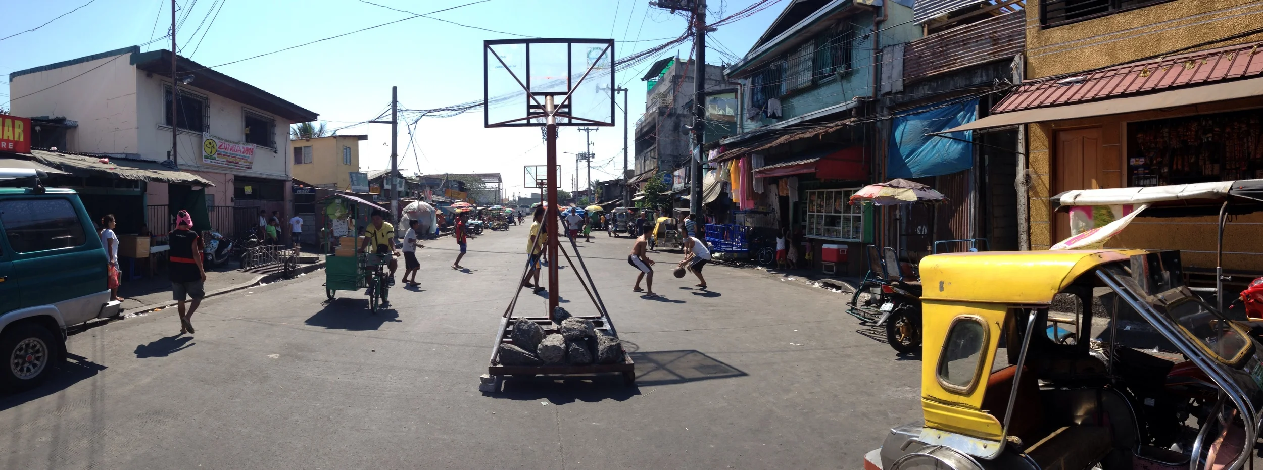 Temporary basketball court in action in Navotas. 