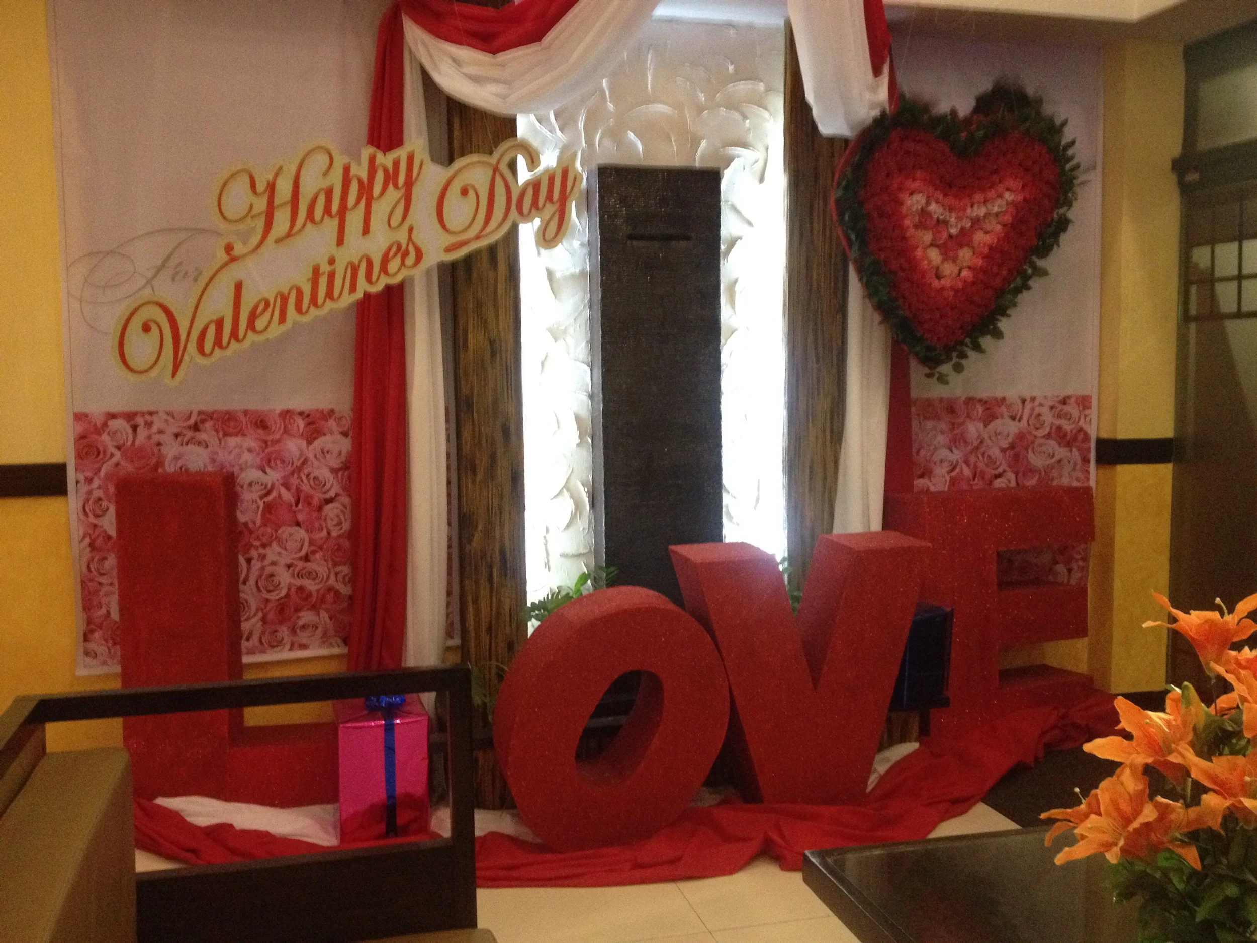 I think it's going to be a busy Valentines Day for the Monumento area hotels