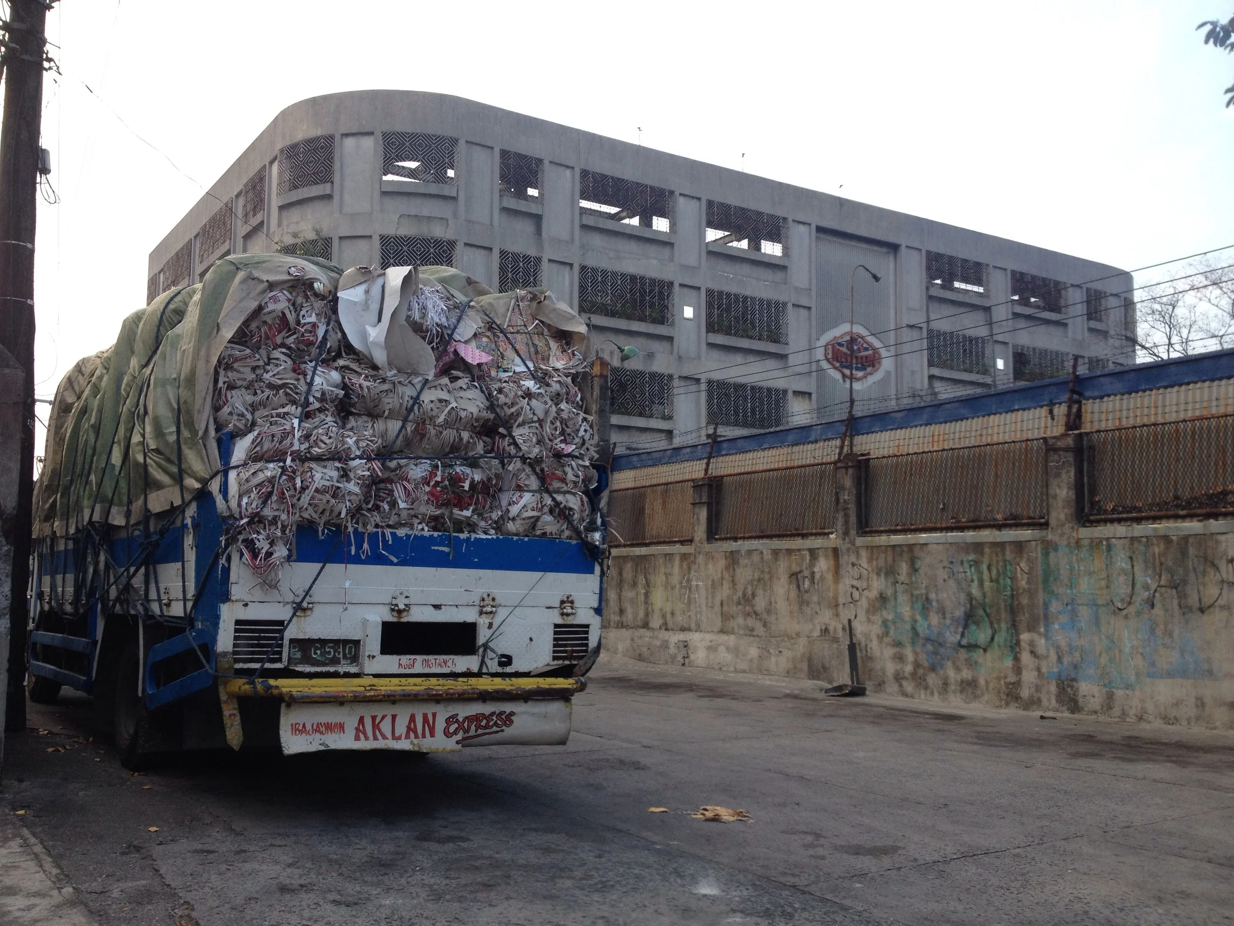 Valenzuela City has many industrial uses such as factories and warehouses. Maybe it was the roads I biked on, but it seemed to be a dominant typology. 