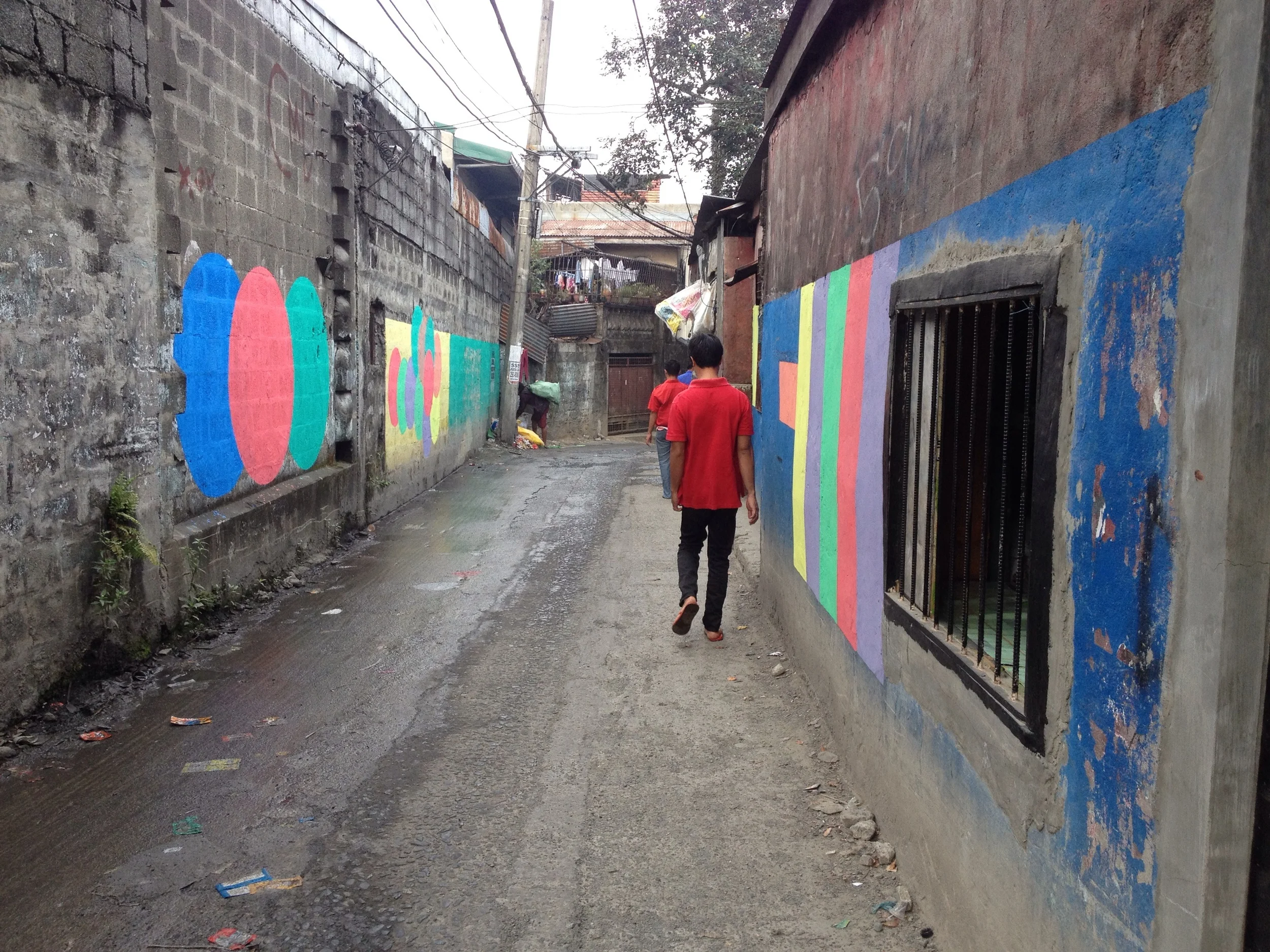 I saw these shapes and colors on streets around Valenzuela; I wonder if this is the branding scheme of the current Mayor because the paint seems fresh. 