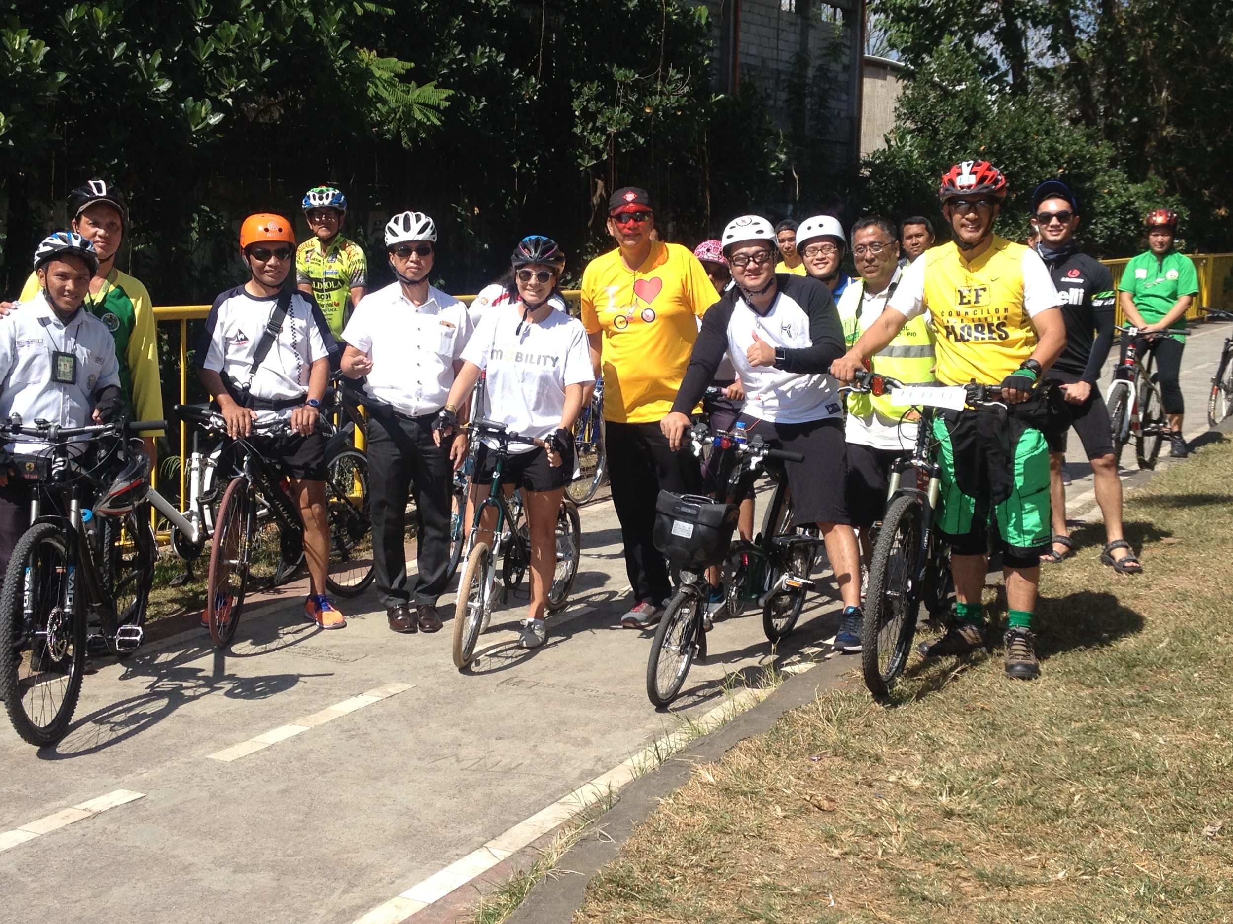 Thanks for Paul Sison, a fellow Board of Trustee of the Inclusive Mobility Network and Marikina's PR Officer, I was able to have a personal tour of the bike lane system with Vice Mayor Cadiz and staff from the Marikina Bikeways Office; the only office of its kind in Metro Manila. 
