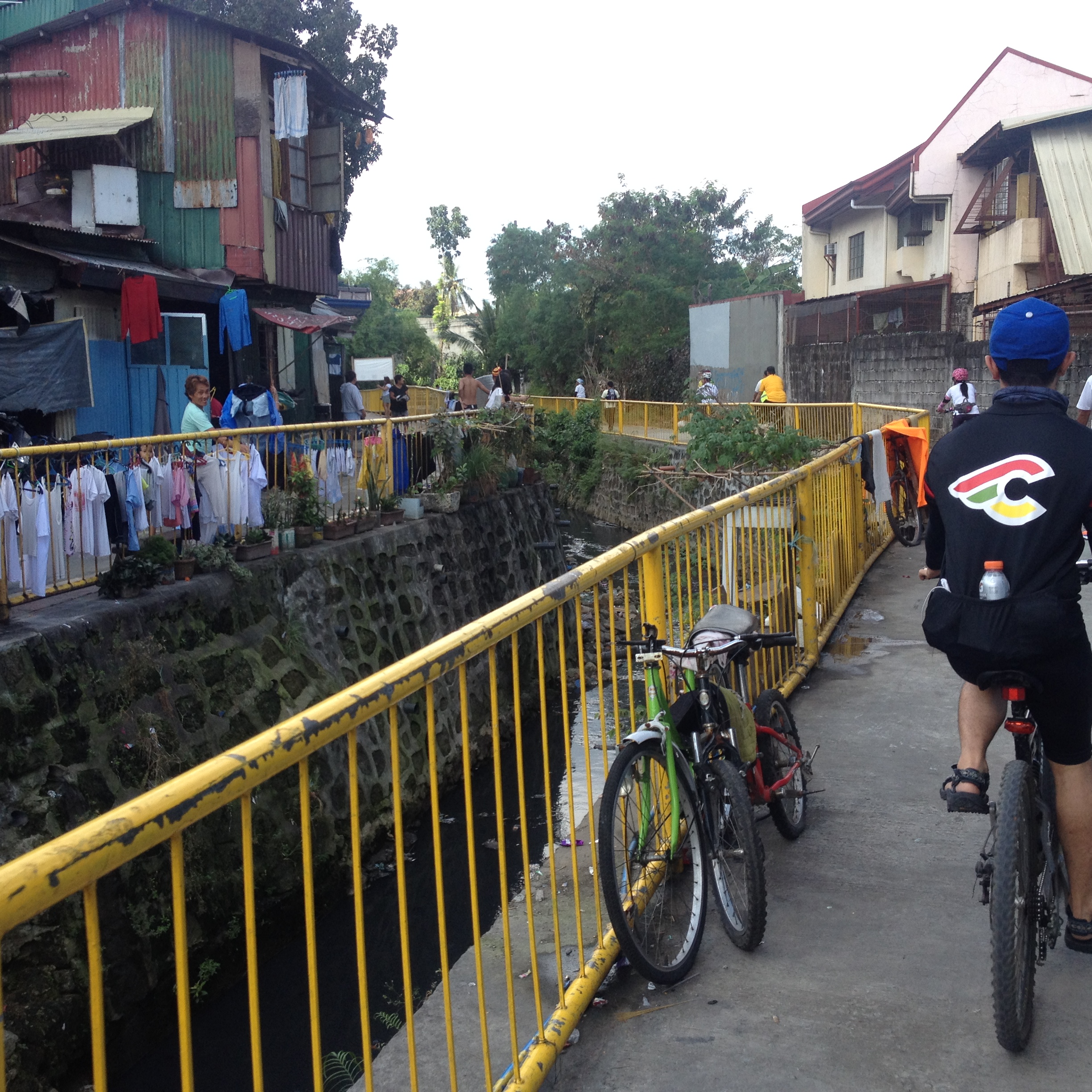 Continued bike lane along the esteros. 