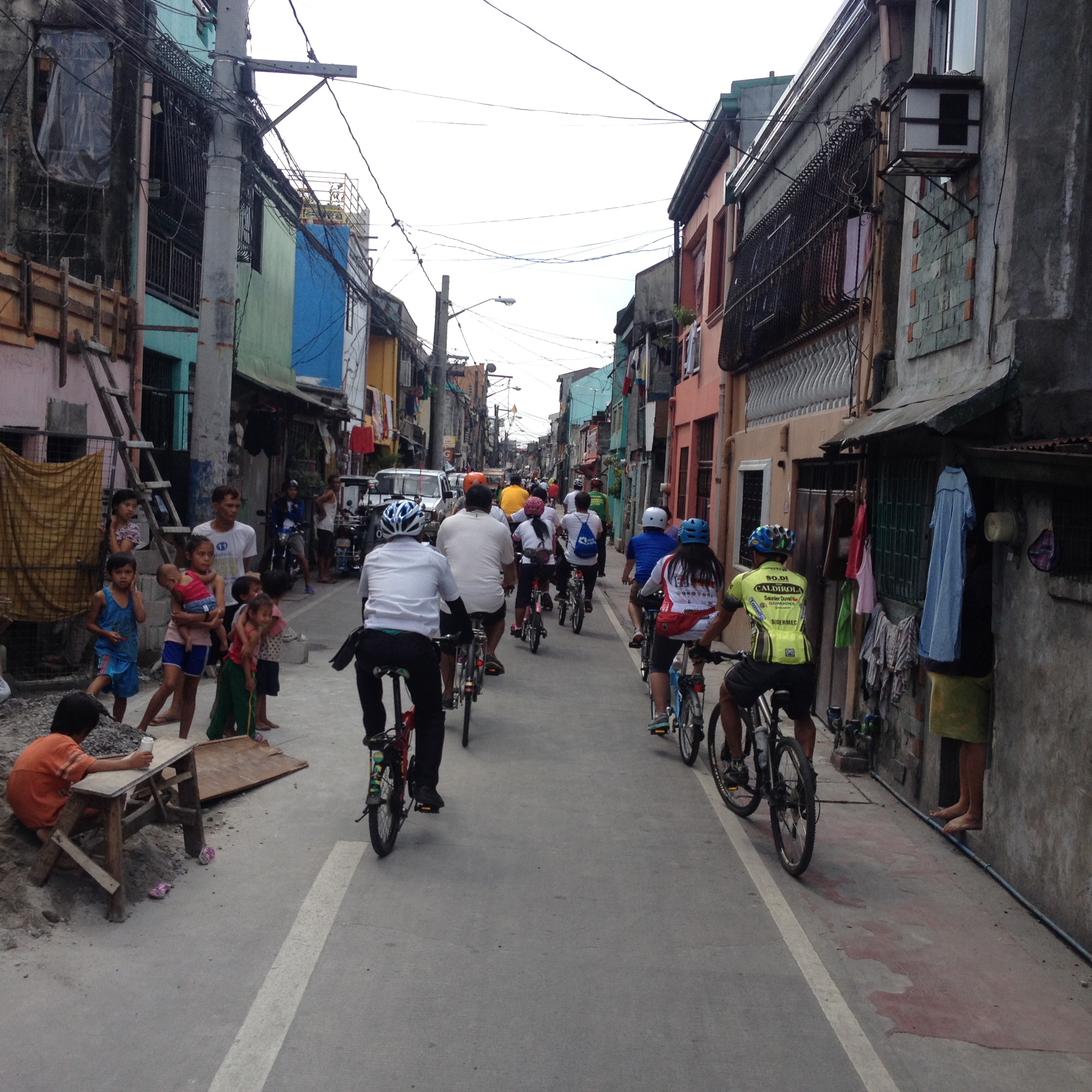 This is Daang Dari, the former railroad tracks. The government plans to make the entire several kilometer stretch into a car-free highway. It used to be blocked to vehicles, but in 2010 enforcement lapsed and cars are now parked in front of houses and taxis use the thoroughfare. It will be challenging to re-institute the policy and the government will have to work with the local communities to plan for alternative parking areas and routes. 