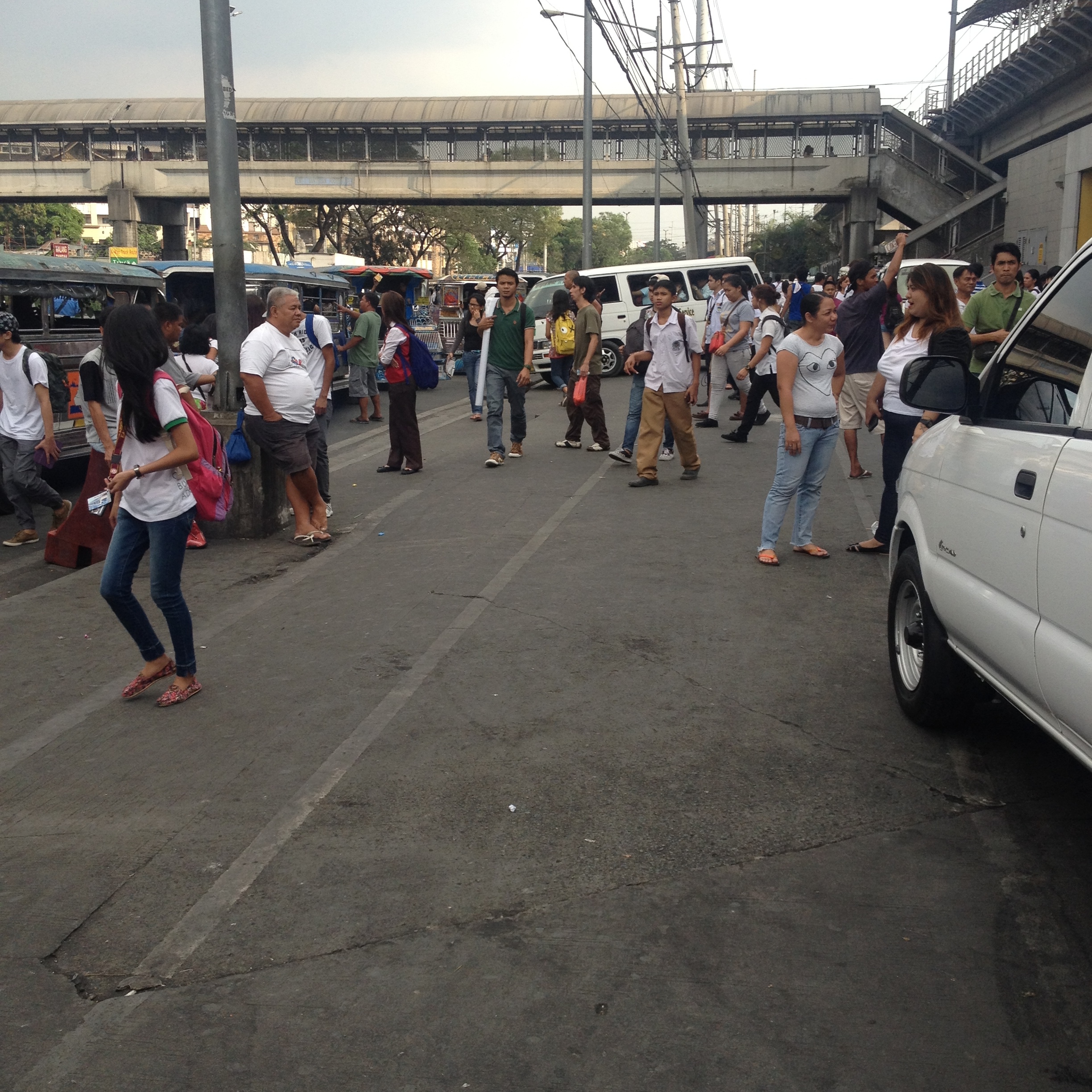 The crowds in front of Santolan. 