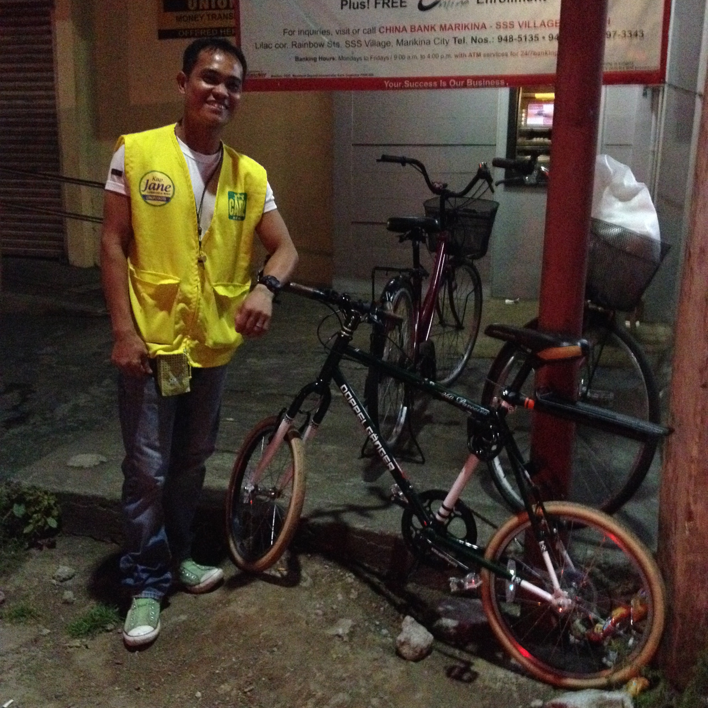 In the evening I went to Lilac street, a budding Maginhawa with independent restaurants sprouting up along the street. The waiter at the Singlish Cafe where I decided to eat (Singlish meaning Singaporean and not a cafe for single people- my mistake!) told me to park it at this spot. I was confused at first because there was no rack and none of the other bikes were locked. This parking attendant assured me that I could leave my bike there and it would be secure. Sure enough when I returned it was still there. I noticed this around Marikina, few bikes were actually locked to the racks or posts on the street where they were parked. 