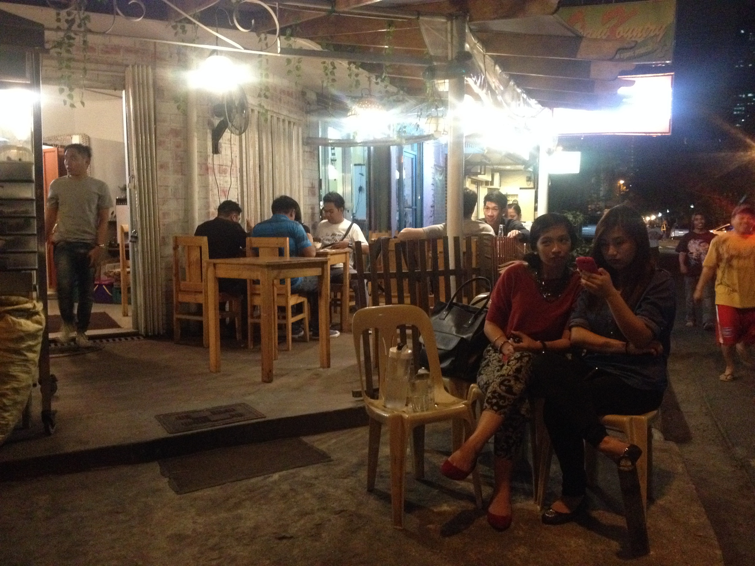 There are many eateries around Kapitolyo which is not necessarily unique in itself, but I did notice that the outdoor seating style was particularly inviting. This is a nice hybrid between a carinderia and a higher budget restaurant. Most of the food here is independent, local first time restaurants and this scale at the street level is a nice design pairing for these businesses. It would be wonderful if the whole street had cafe fronts like this one along wider sidewalks and bike lanes. 