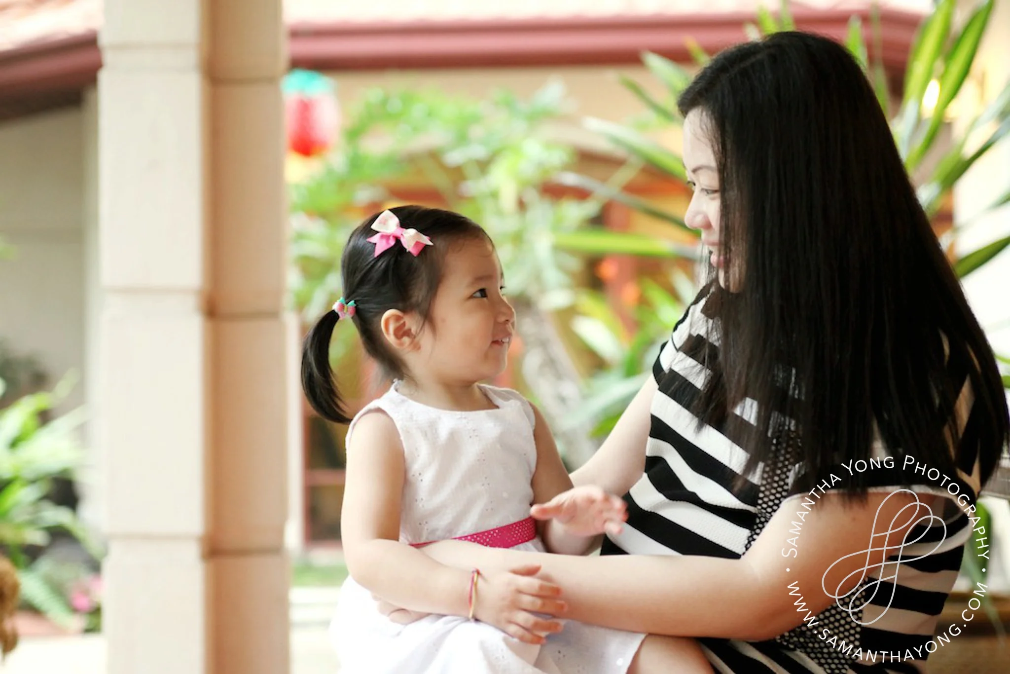 Hello Bump: Tan Maternity Portrait