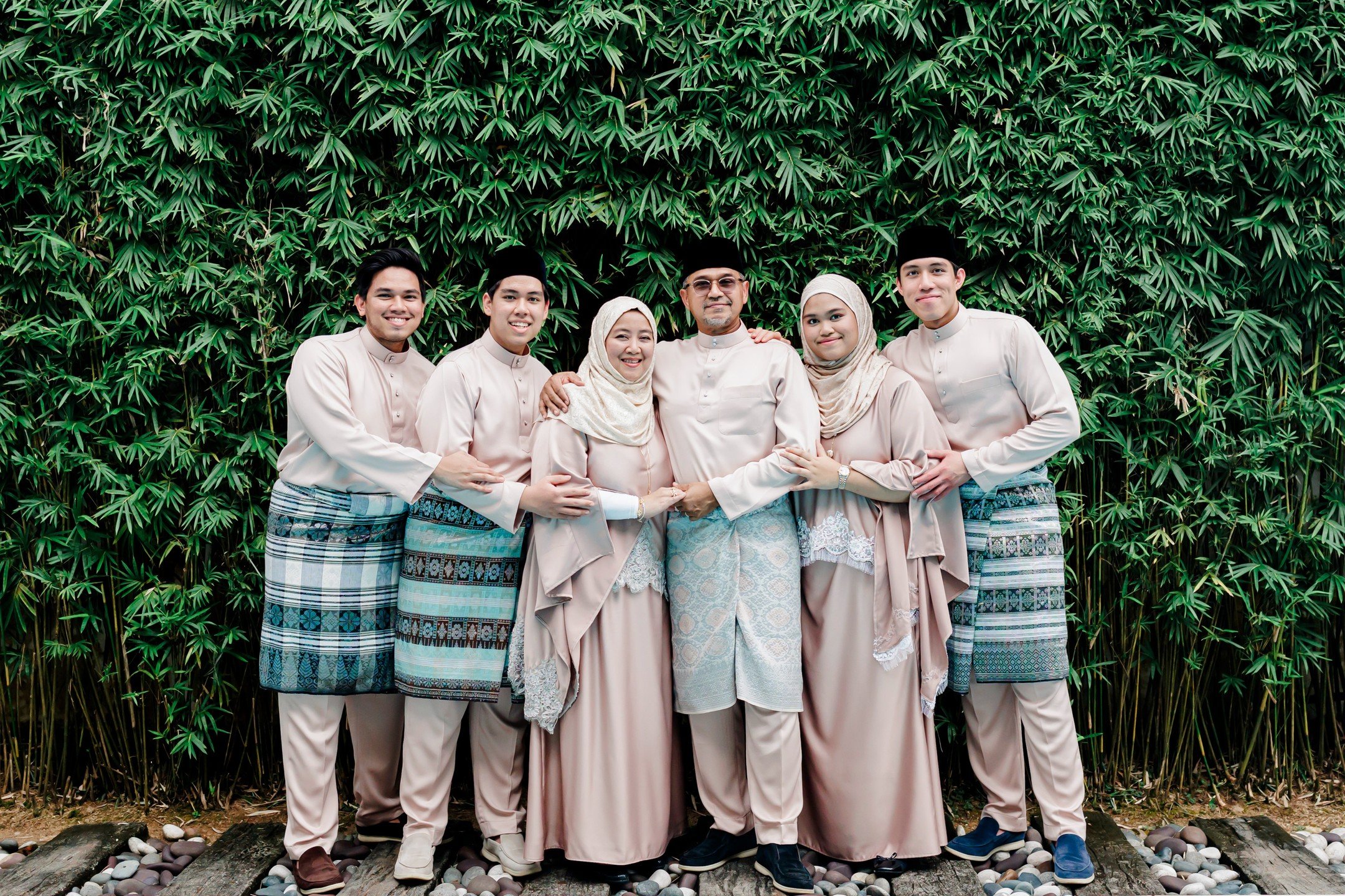 One of my favourite things about Raya is the matchy outfits!! I adore the colours, and how seamlessly beautiful everything is.