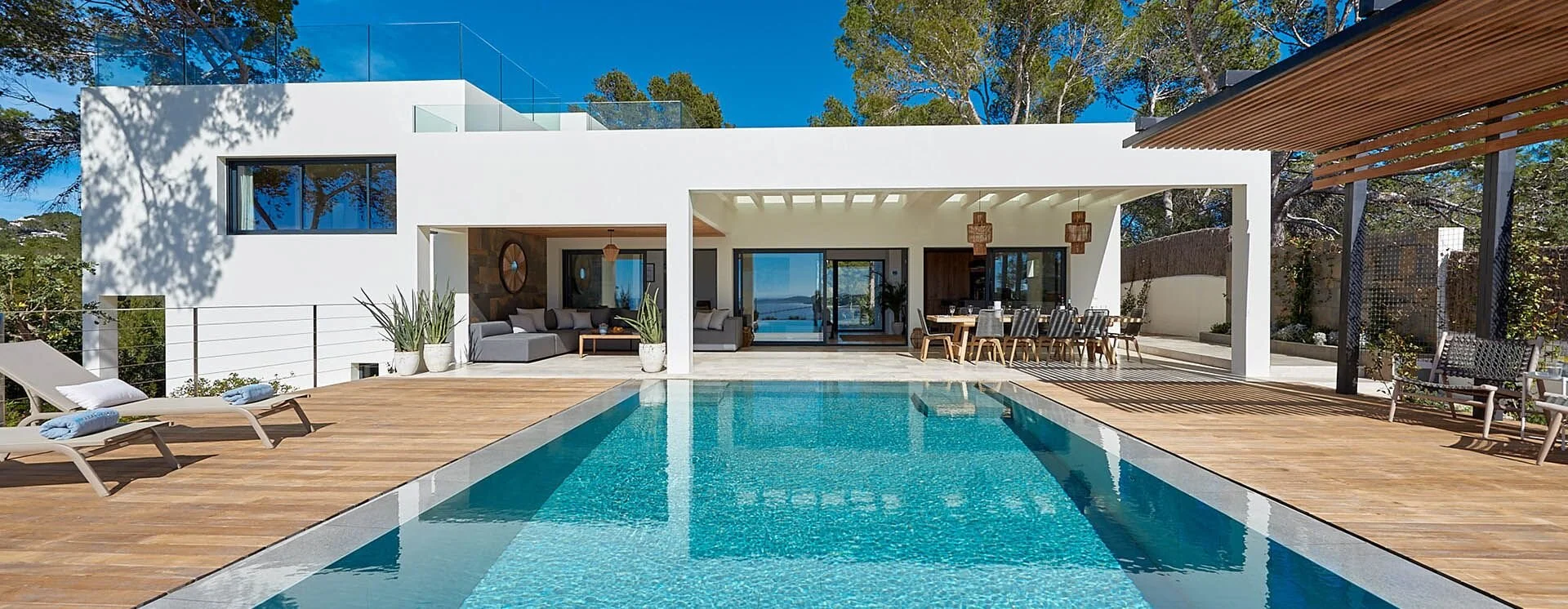 Striking luxury 4 bedroom rental villa with sunset seaviews (4).jpeg