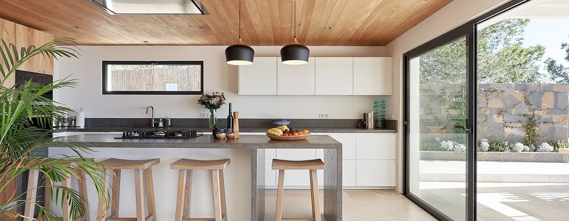 Striking luxury 4 bedroom rental villa with sunset seaviews (6).jpeg