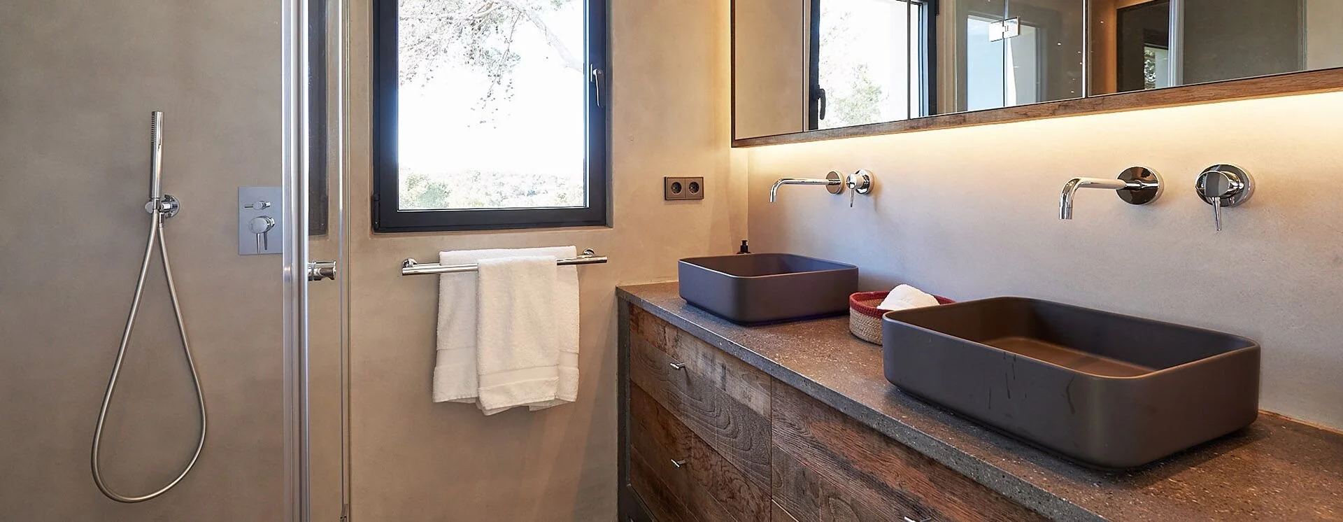 Striking luxury 4 bedroom rental villa with sunset seaviews (7).jpeg