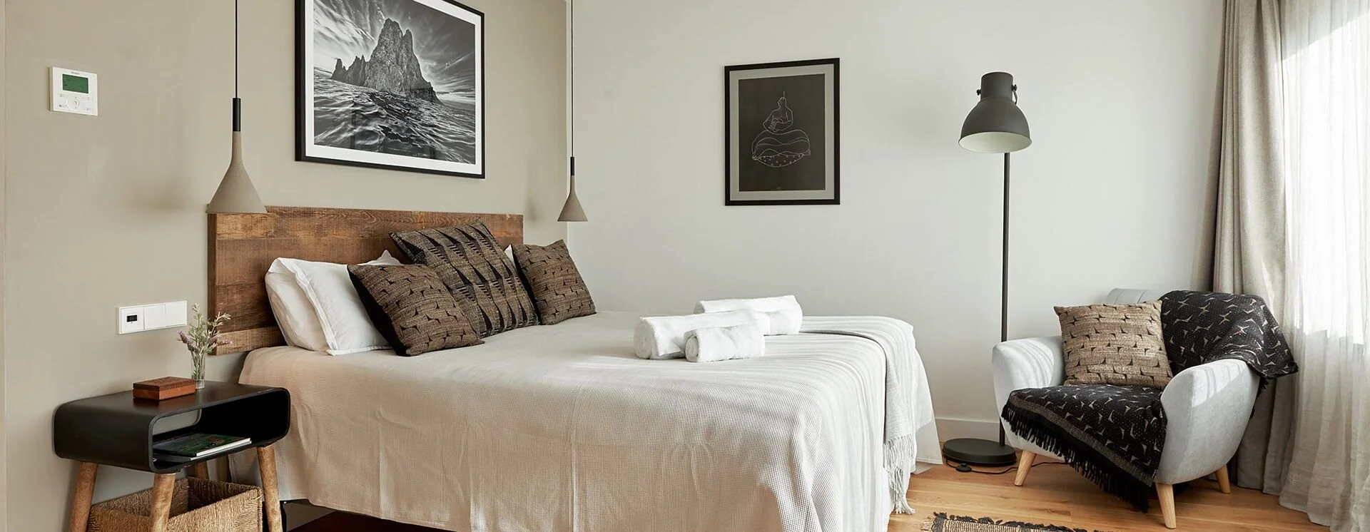 Striking luxury 4 bedroom rental villa with sunset seaviews (8).jpeg