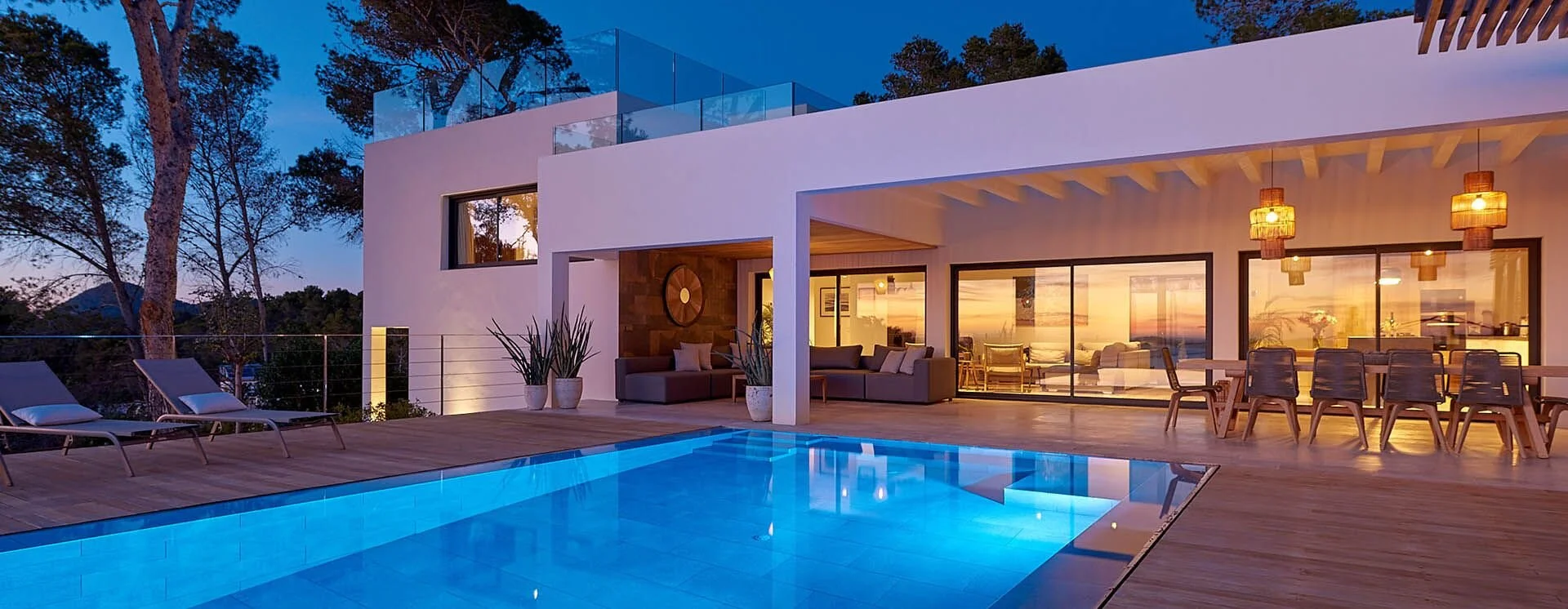 Striking luxury 4 bedroom rental villa with sunset seaviews.jpeg