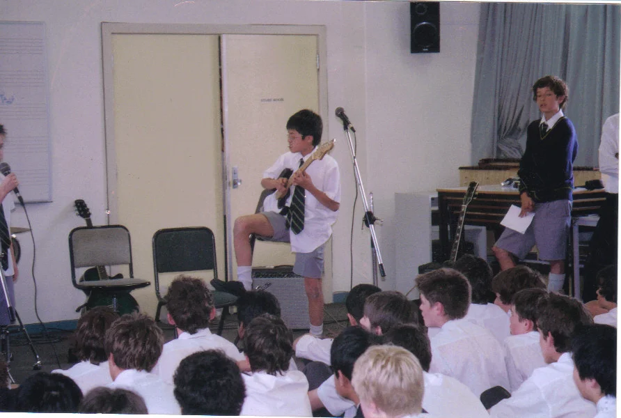 Signs that your child loves guitar