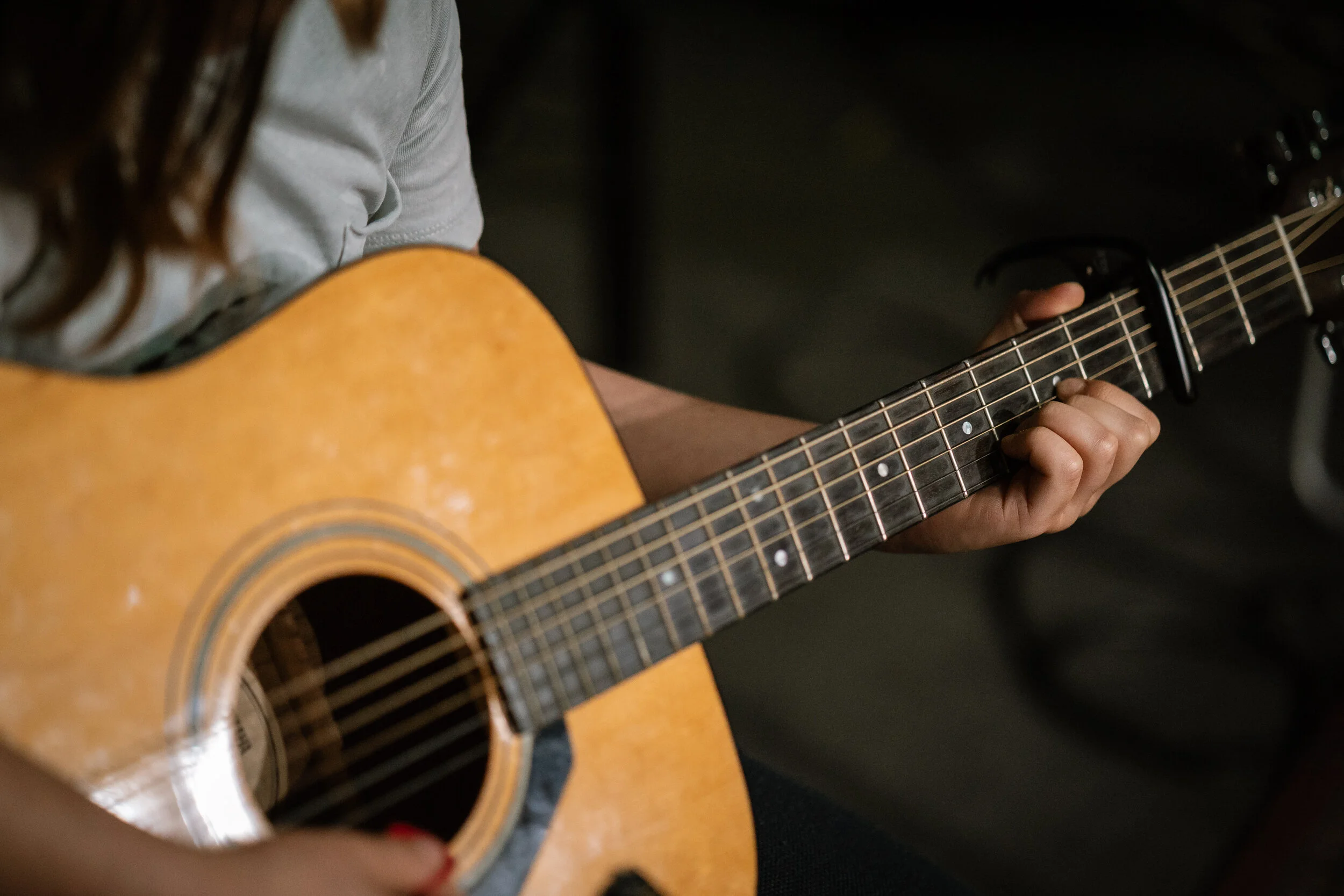 acoustic-guitar-lessons-lor.jpg