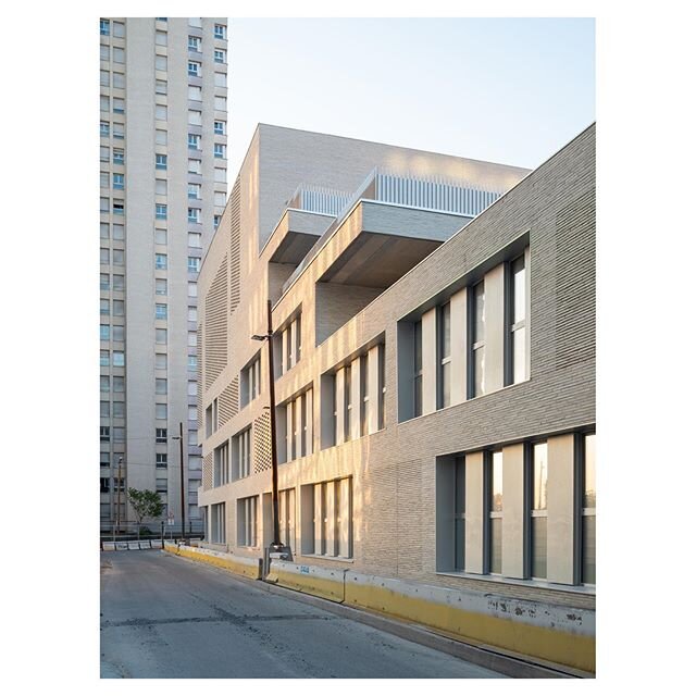 L&rsquo;École Polyvalente à Chapelle International à Paris.
par TOA Architectes Associés
Elementary School at Chapelle International development in Paris.
Designed by TOA Architectes Associés
@toa_architectes_associes