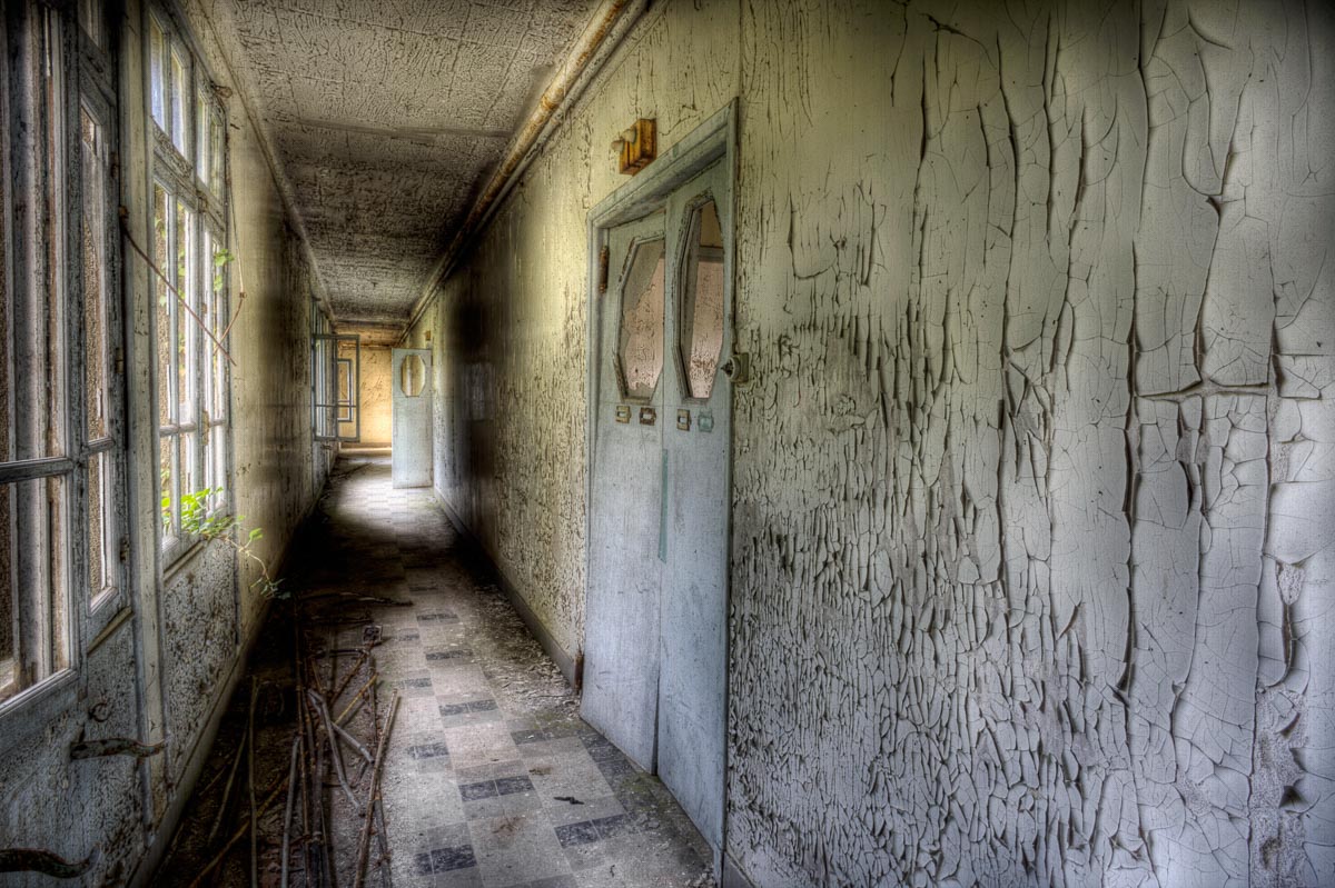 Lieux abandonnés - le préventorium Laelec - couloir des salles de soin