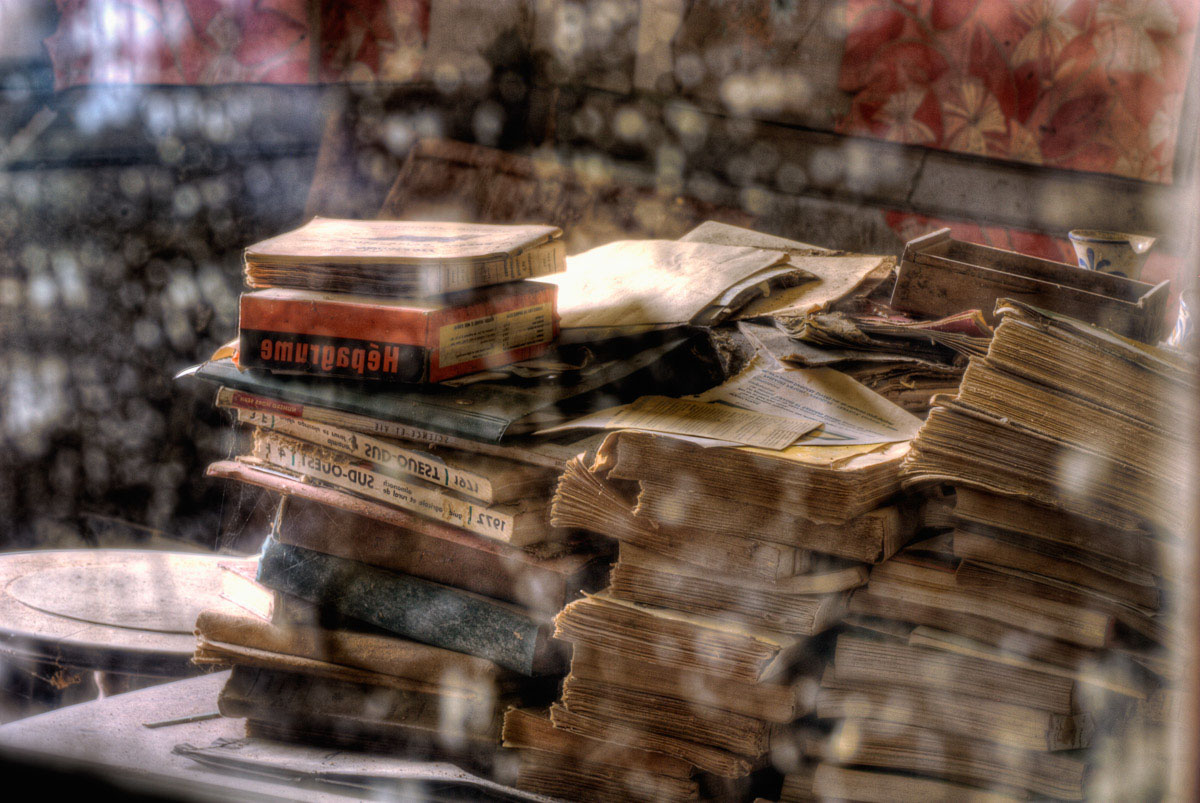 Lieux abandonnés - Ferme oubliée - Reflets de livres