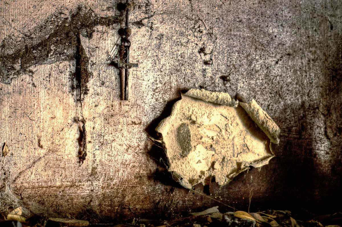Lieux abandonnés - Ferme oubliée - Chapelet