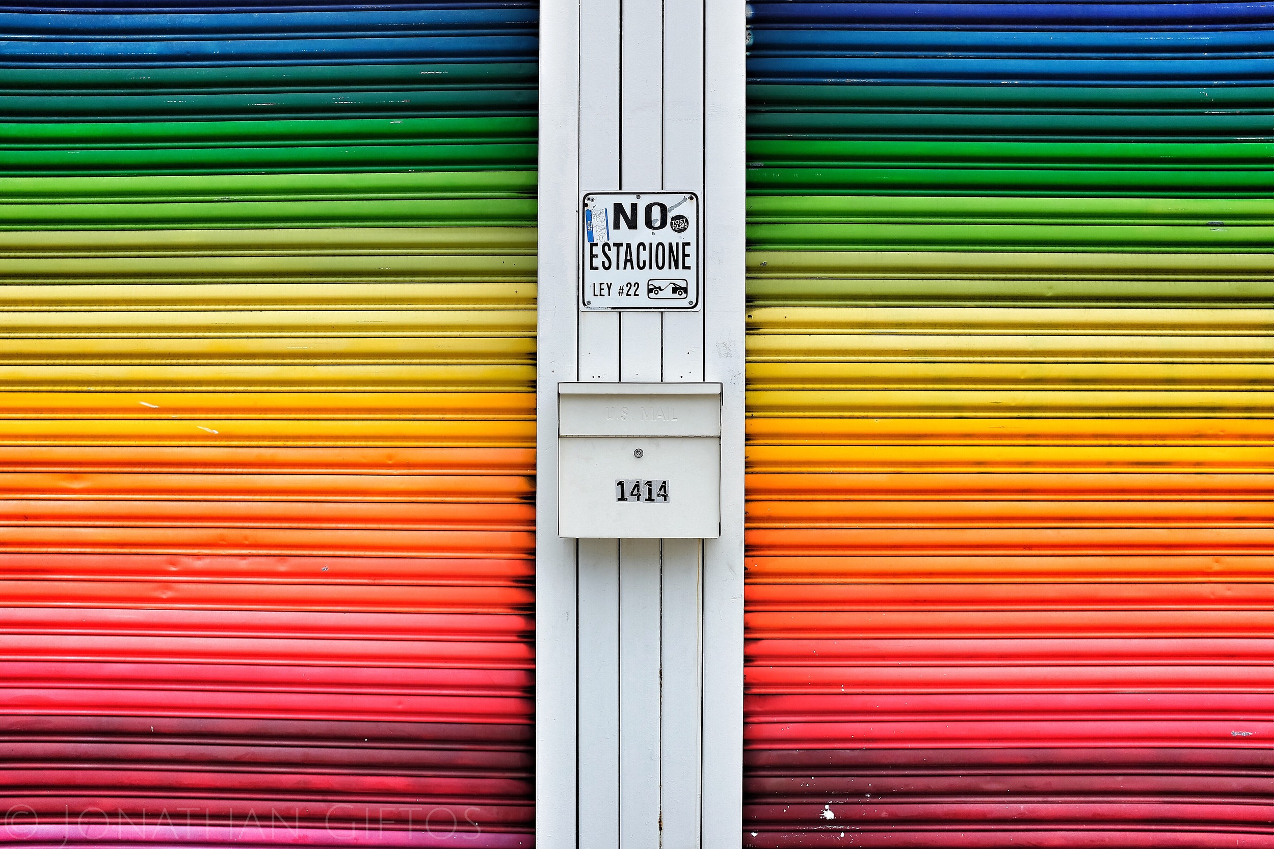 Muchos Colores. No parking. (2015)