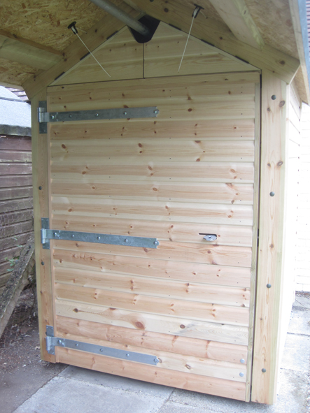Bike shed - Large end opening door