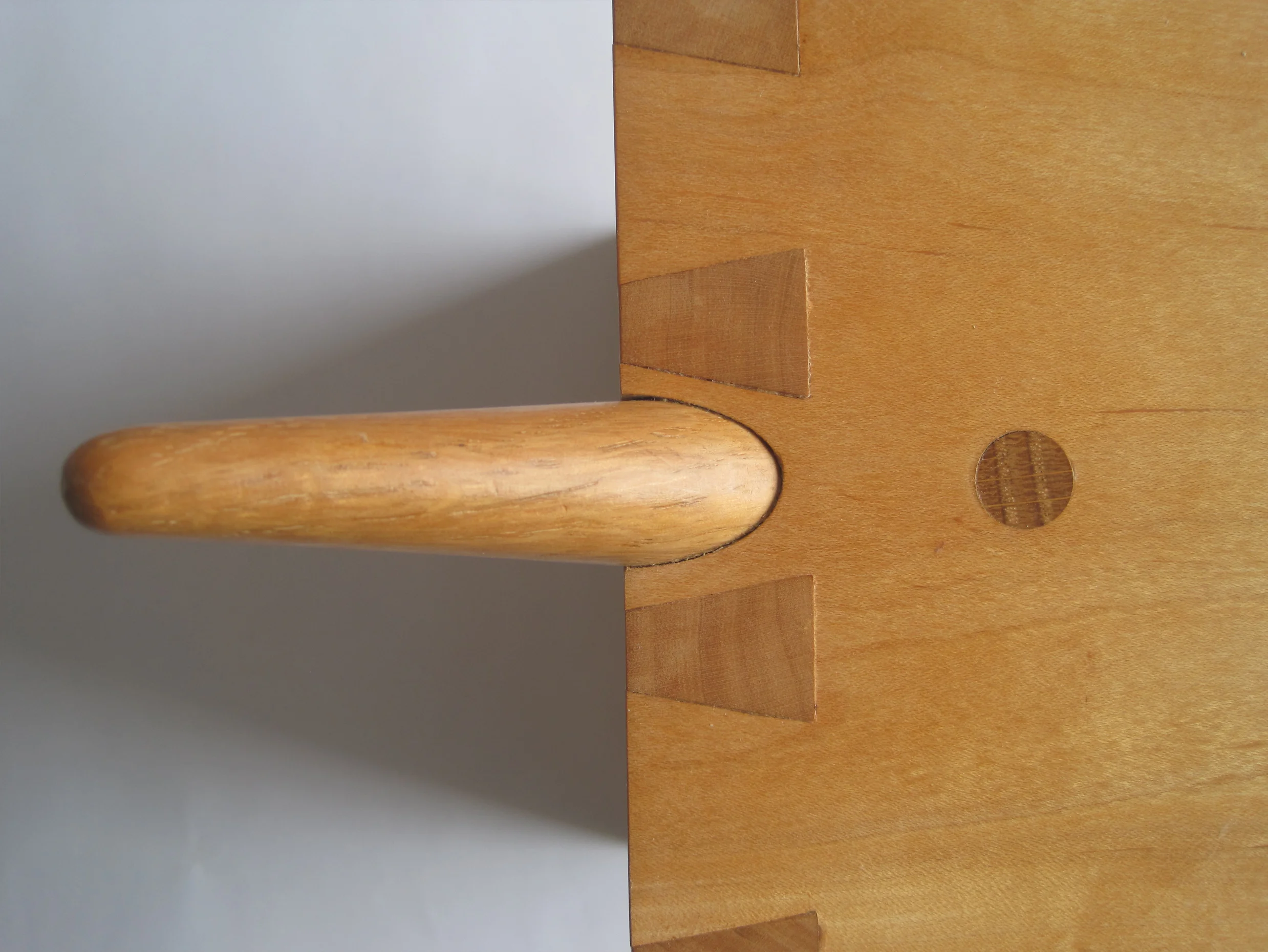 Side table - Spikeable