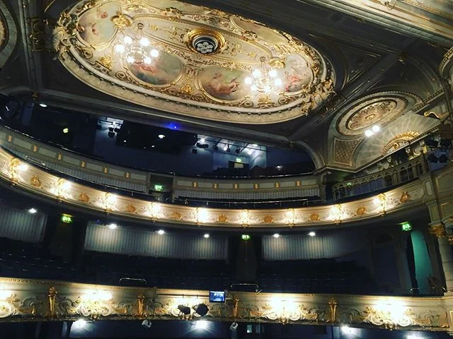 New office for the month!!
I absolutely CANNOT WAIT to share the photos of our new #EugeneOnegin at the @buxtonfestival !!! 🎼💕💌Besides being a ravishingly beautiful production, I am just in love with our team- in fact I haven’t been posting anything because we’re having way too much fun 😁
So excited to get my sorella @aelyddon back after her wonderful performances in #cardiffsingeroftheworld this week!! 😚
#buxfest19 #opera #summerfestival #tchaikovsky #pushkin #tanuysha