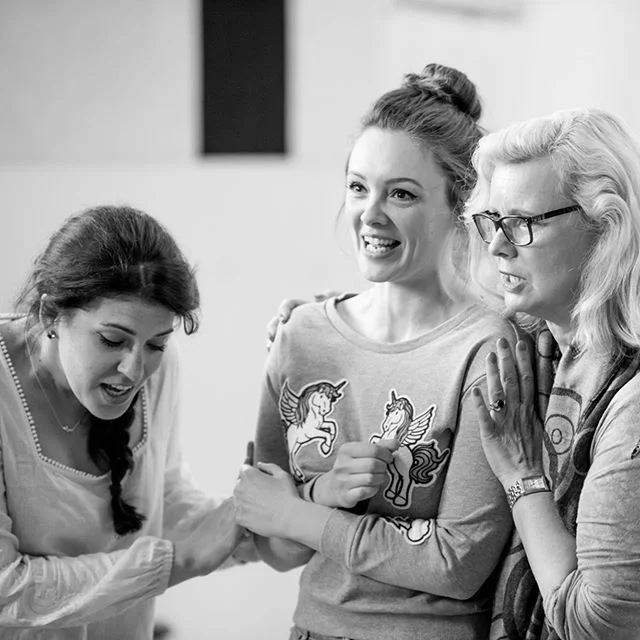 In love with these photos. First of all for my amazing stage mom @gakdiva10, the look I am giving my stage sis @aelyddon that definitely says I have 4 little sisters at home, and just look at these handsome gents with whom I have been lucky enough to rehearse everyday- all the feels with @davidpwebb, our fearless leader @jamiemanton, and my Onegin/ Giovanni/ Lescaut #georgehumphreys who is too cool for Insta. ❤️you all!! Brava @genevieve.girling.photography !!
#buxfest19 #eugeneonegin #rehearsalroom #operasingersofinstagram