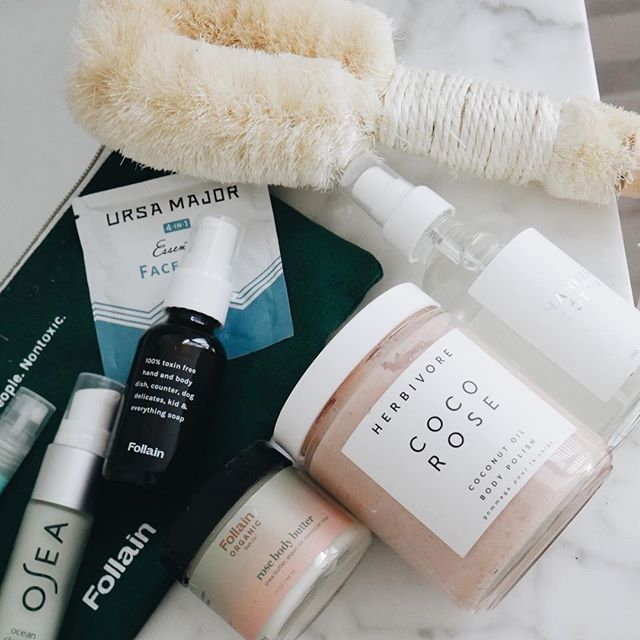 Love being spotted with friends! #Repost @therosewateredit
・・・
Great gift ideas from @follain 🎁 Their Clean Beauty Essentials Kit is just $22 and would make a great stocking stuffer. It even includes my current cleanser obsession, the @oseamalibu Oc