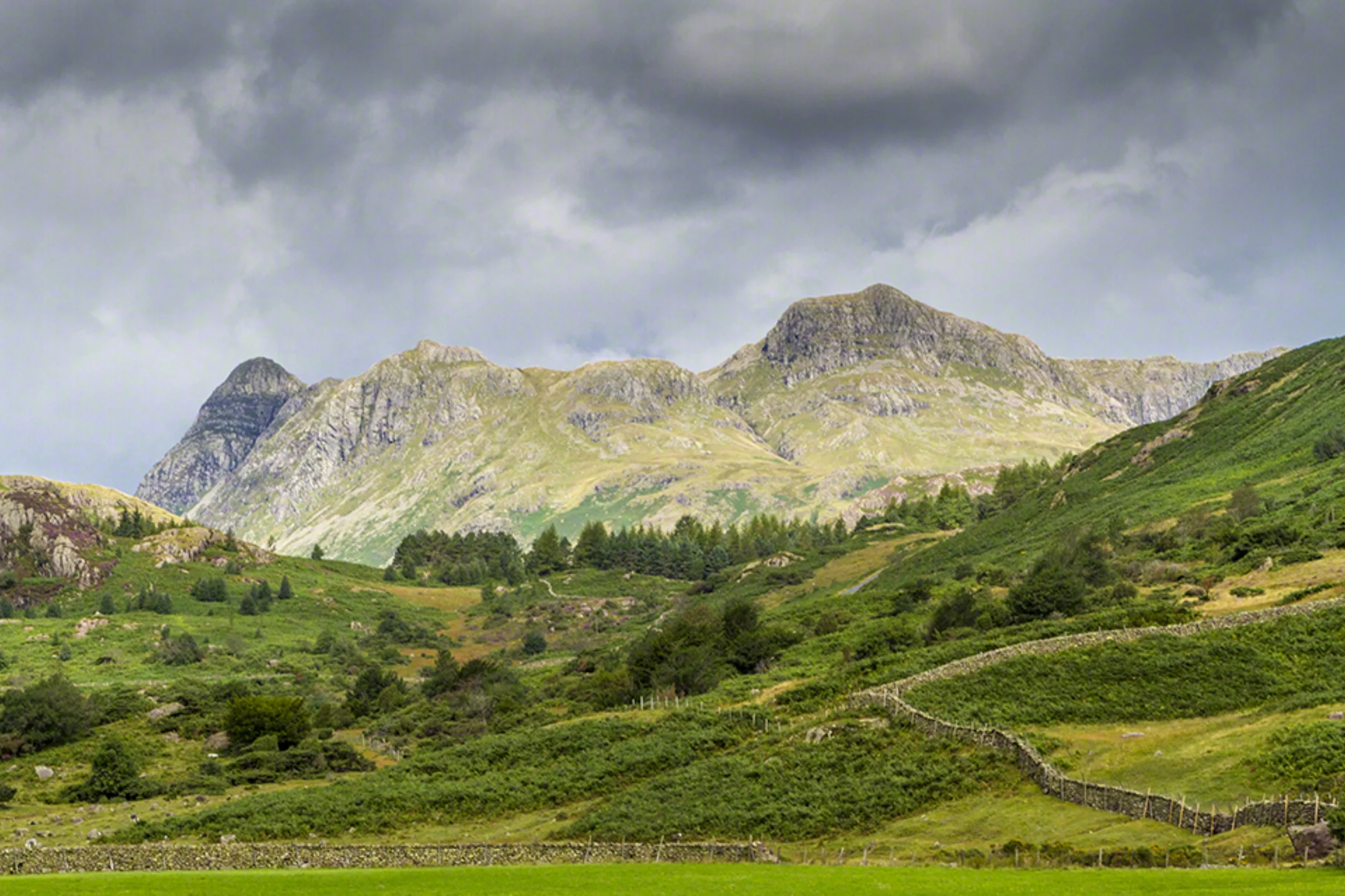 Langdale Pikes in the summer 960.jpg