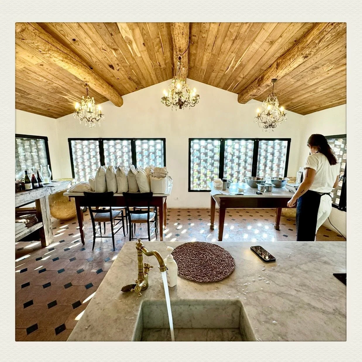 These past several days @newamericanstonemills @lauralazzaroni_ and l have been milling flour, lighting woodfired ovens, mixing doughs and diving deep into the world of Italian Durum, Rye, Einkorn and Evolutionary Population grains.  It is such an in