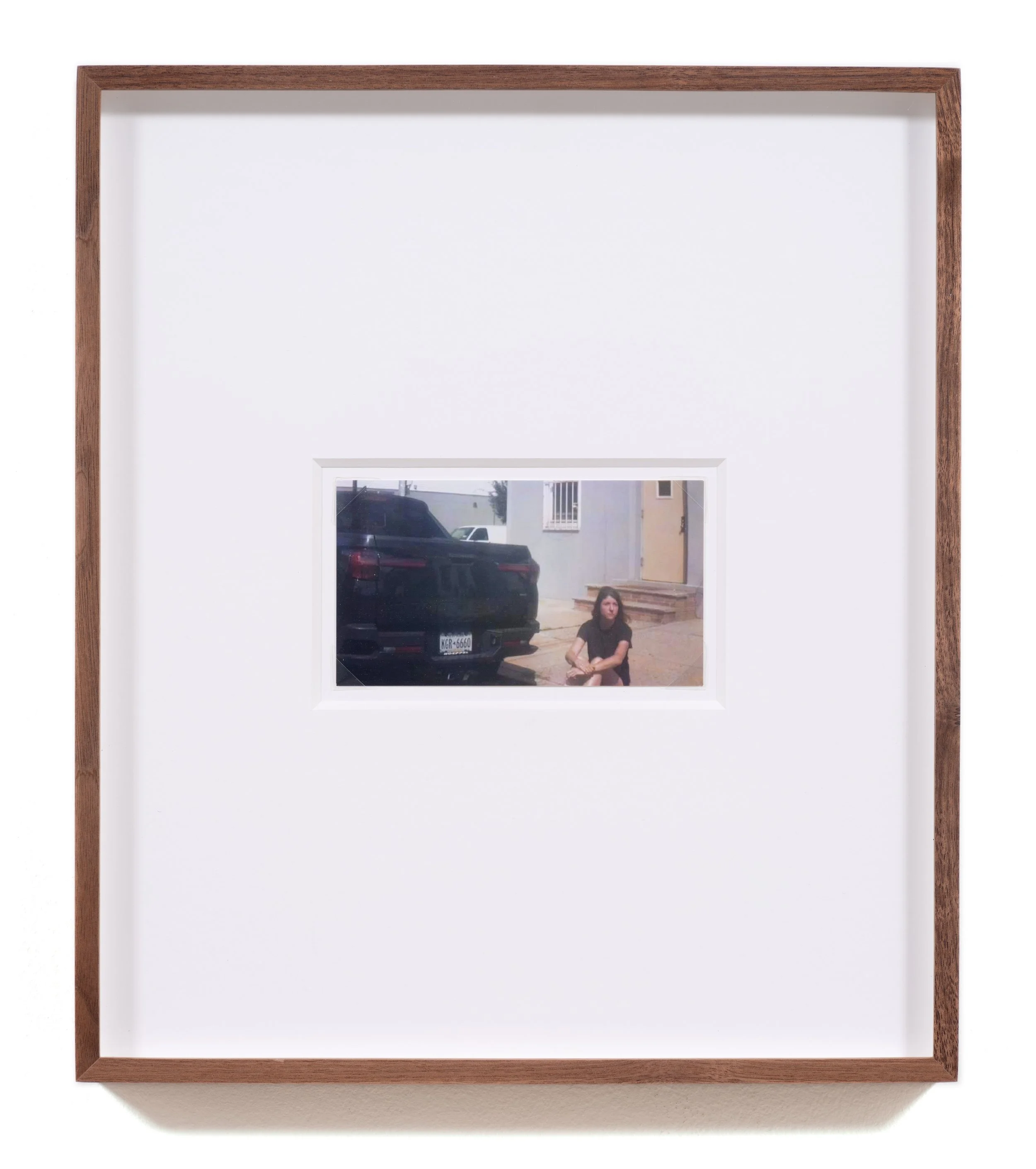 Self-Portrait (from the series Vehicle Sightings ), 2023 Archival pigment print 14 « x 13 ¨ x 1 ½ inches; 37.8 x 31.4 x 3.8 cm (framed) 3 x 5 ¼ inches; 7.6 x 13.4 cm (image) Edition of 3 + 1 AP 