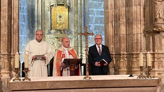 Presbiterio Catedral . Enric Benavent y Jorge Pastor- Valencia 2.jpeg