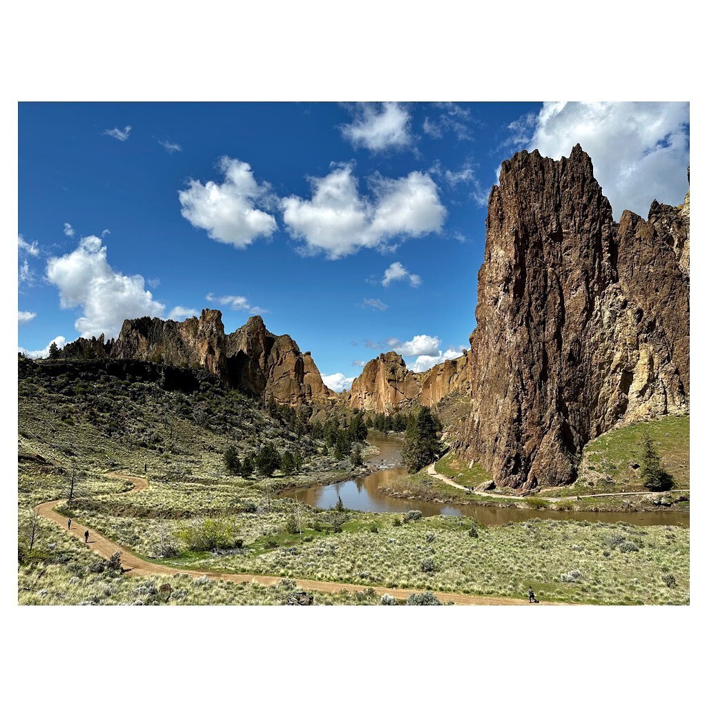 📍Smith Rock State Park.

Only 30 minutes from Bend and we rarely go 😭. I got to enjoy postcard views and a hike with my sis over the weekend. 

10/10 recommend.