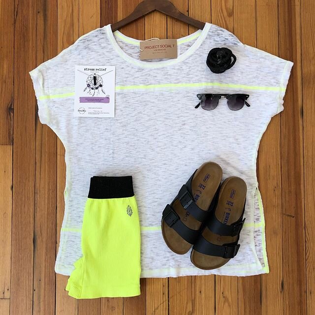 Loving  this neon look perfect for a weekend adventure!