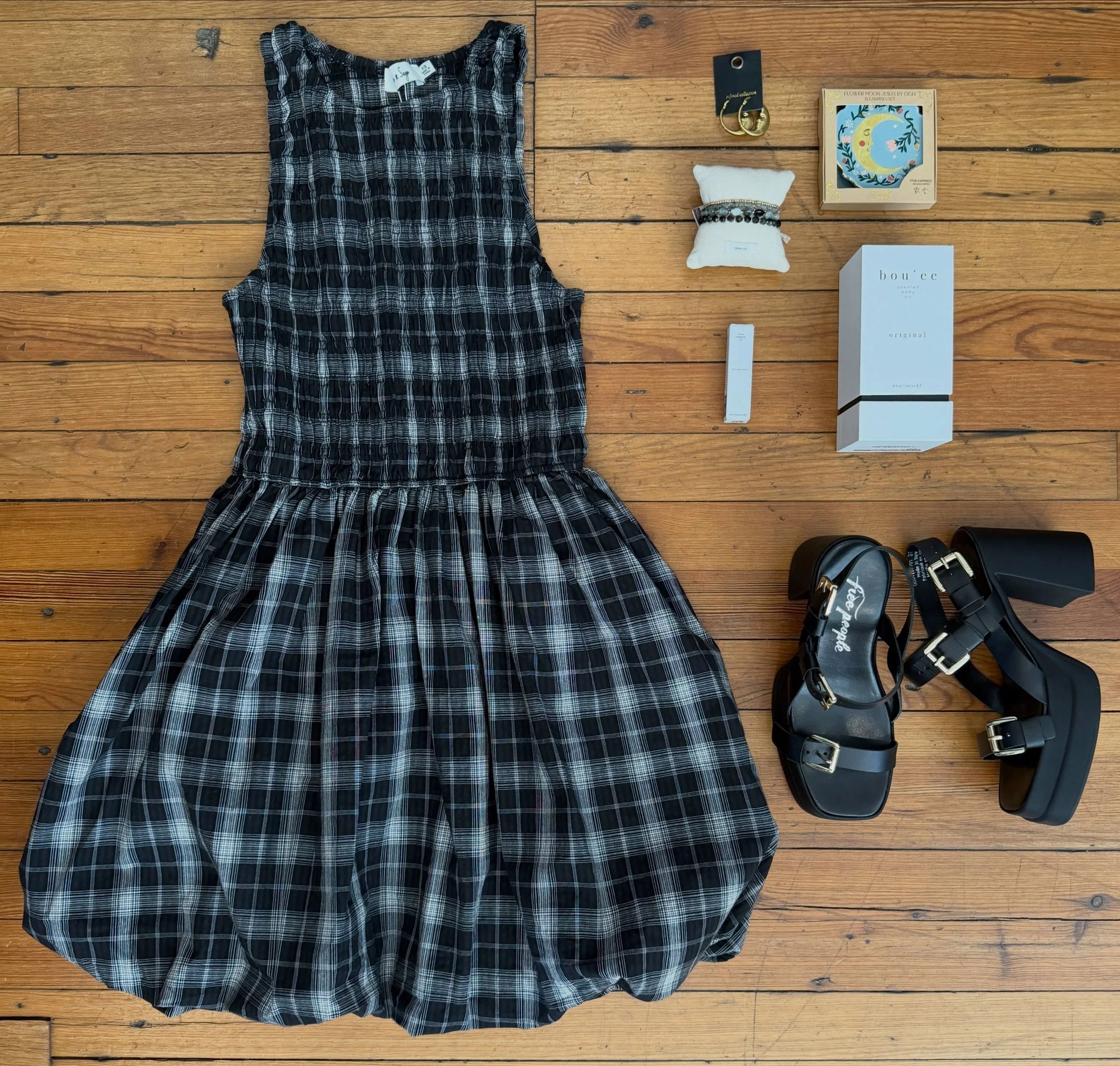 Love a little black plaid dress❤️

#fashion #ootd #outfitoftoday #falloutfit #backtoschool