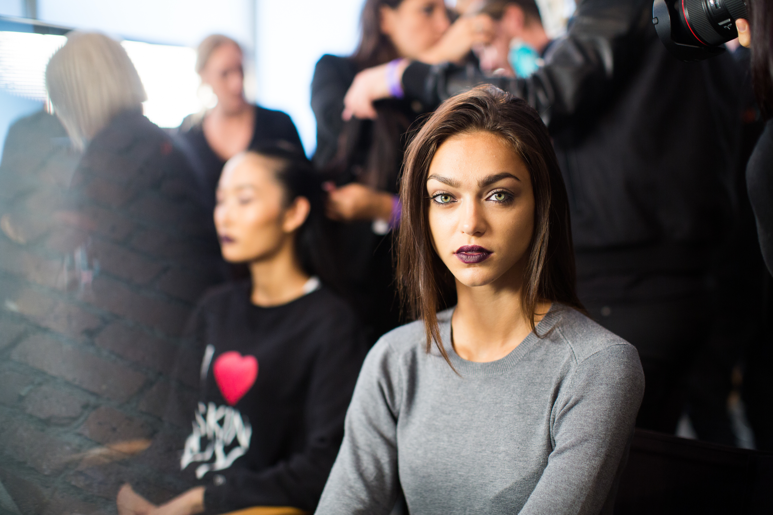 CUSHNIE ET OCHS (Photo: Maybelline): Extending fall’s dark lip trend into spring, Maybelline Lip Studio Color Blur in Plum Please was used for this moody makeup look.