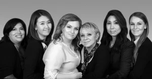 DE GAUCHE À DROITE : BROOKLYN PRIOR, KASSIA LEE, ALYSSA RIOS GARCIA, VESNA MARKOV, JESSICA IRONSIDE ET CHRISTINA DRAY