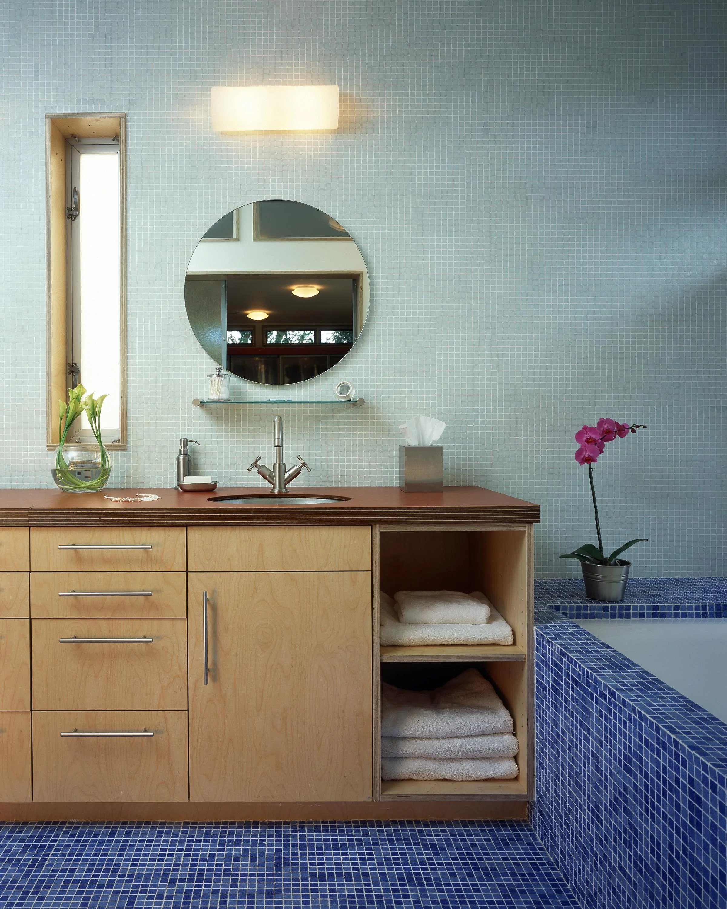 Kahn Res -Linden -A09 masterbath.JPG