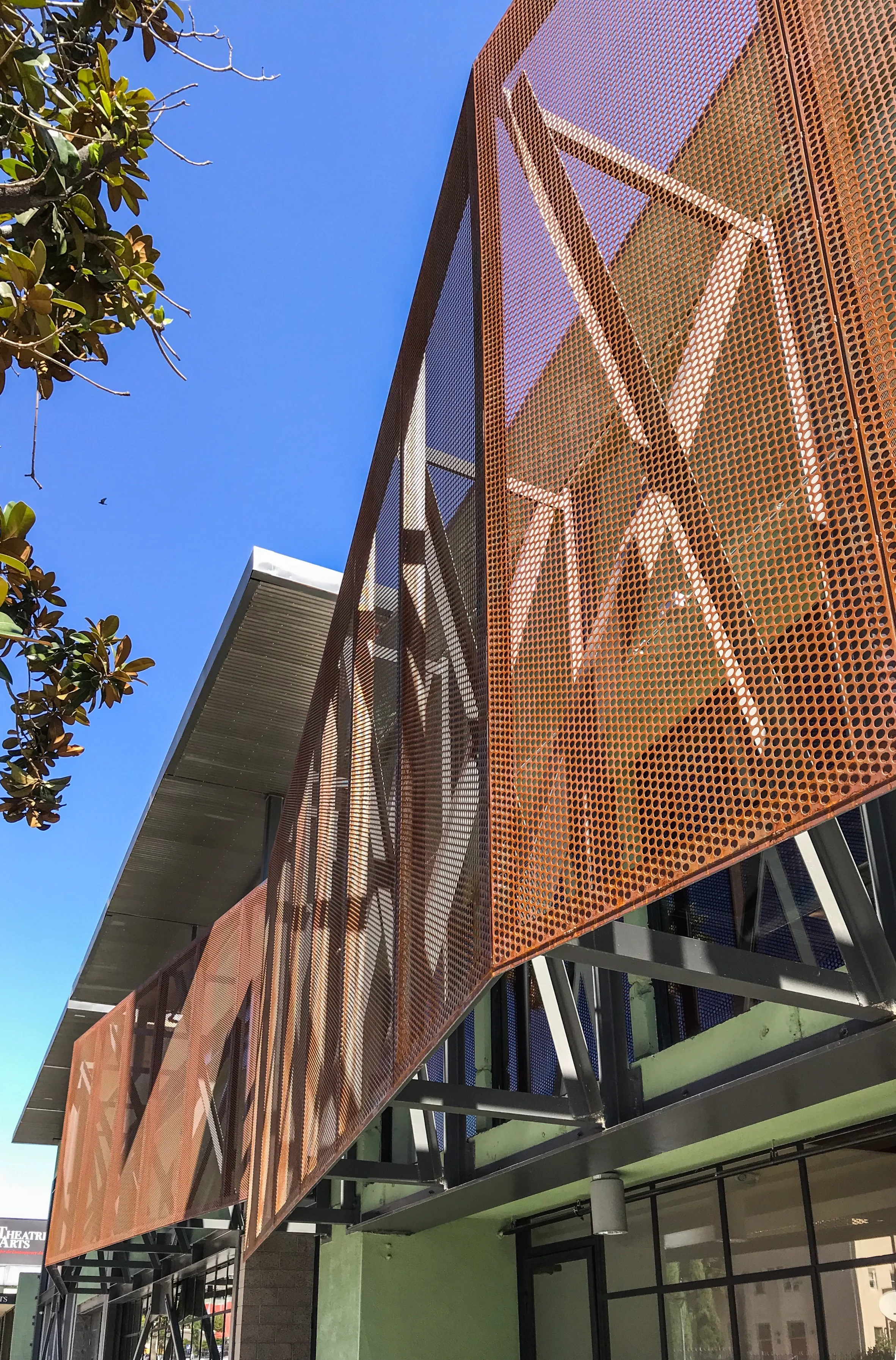 2018-10 Live House -sun screen.JPEG